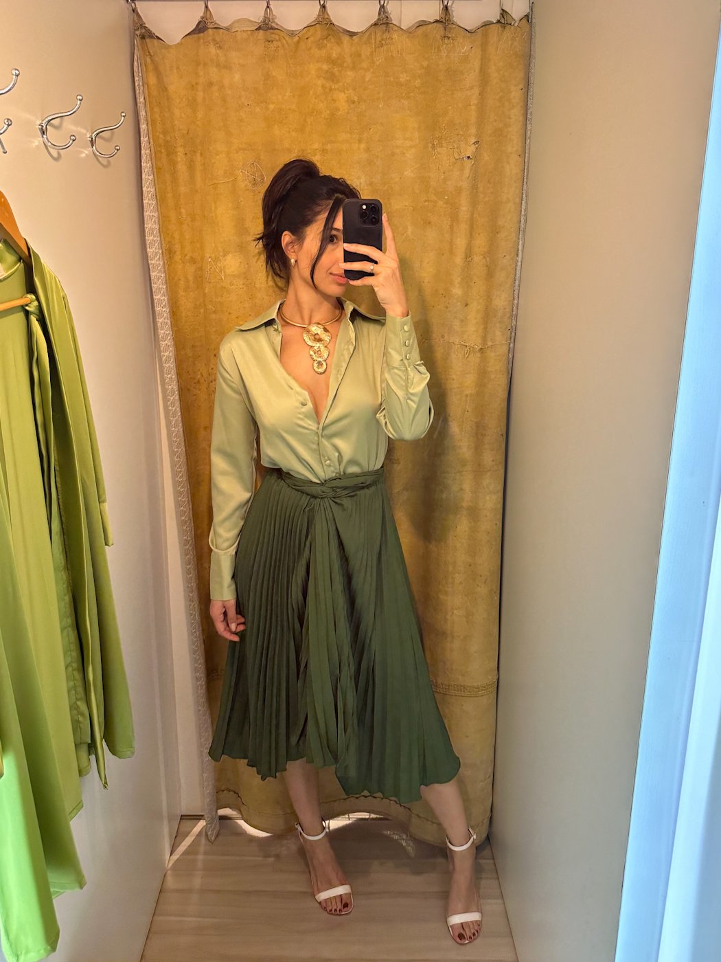 31 saia feminina plissada envelope midi madu