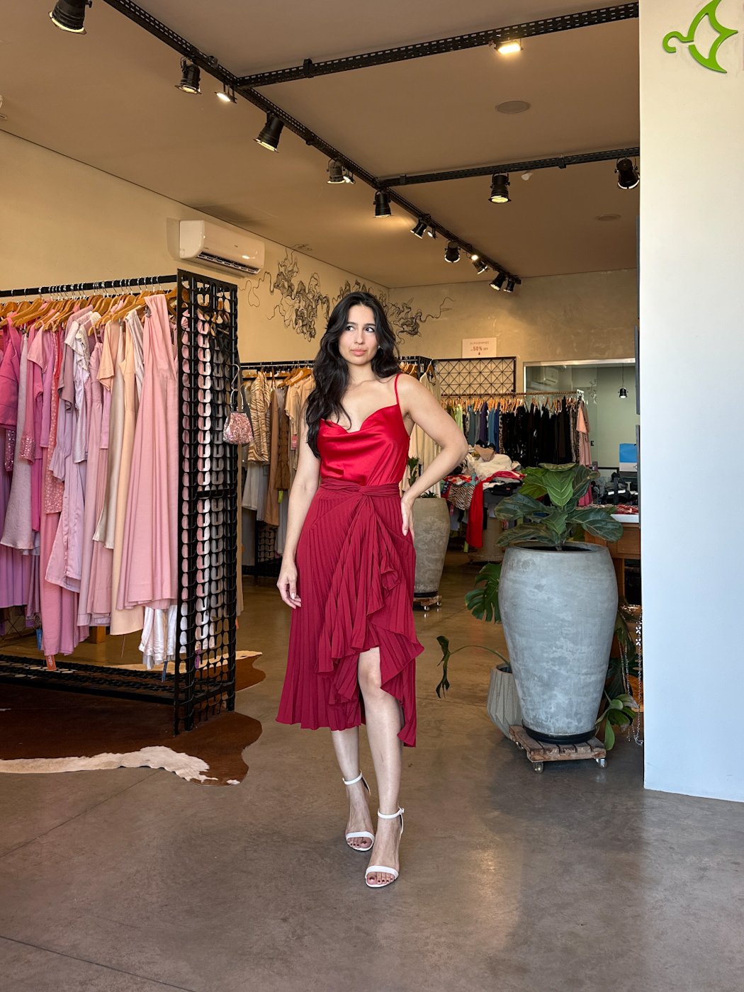 35 saia feminina plissada envelope midi madu