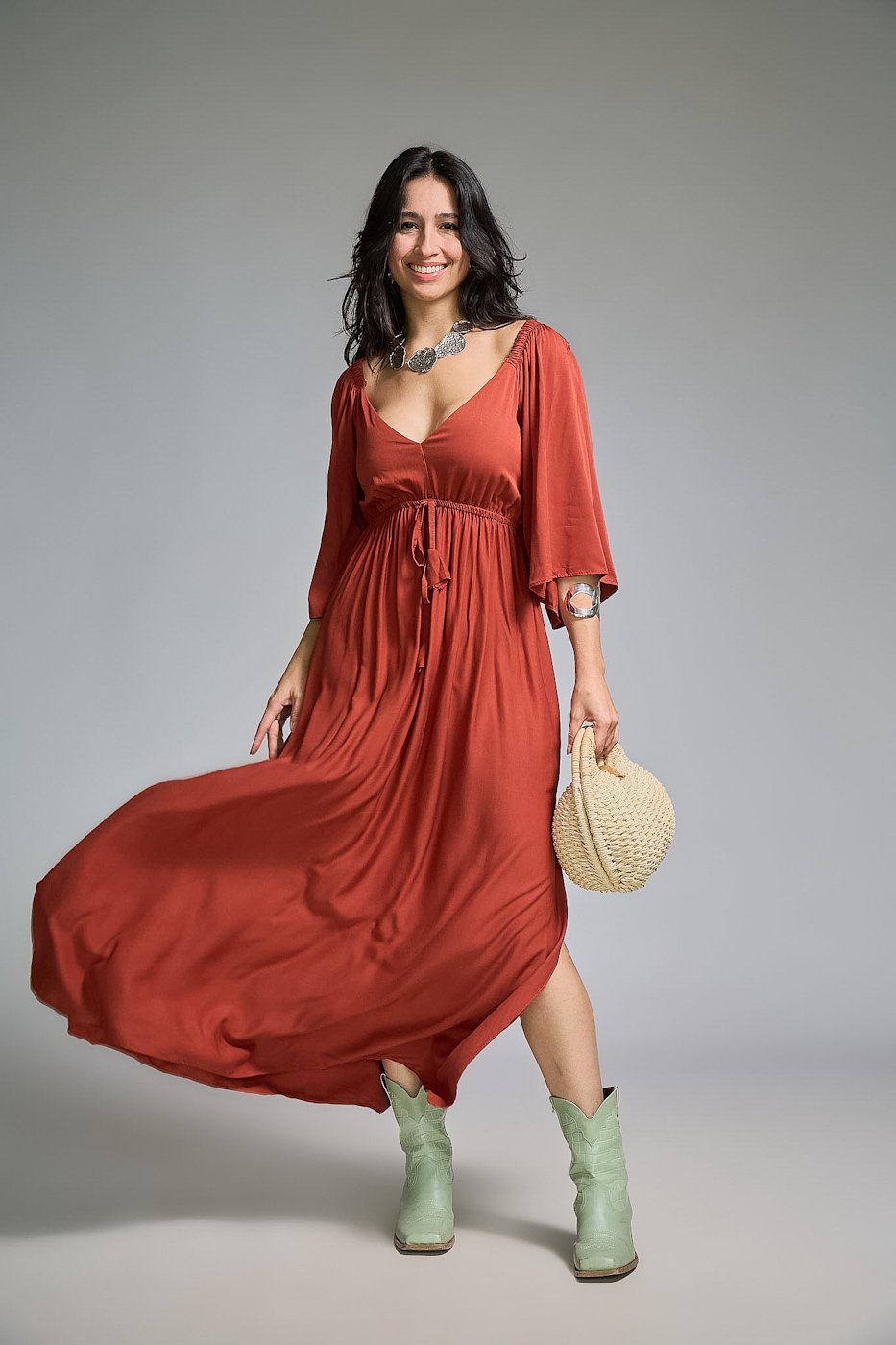 07 vestido longo com manga ampla decote v lastex nas costas amarracao no busto