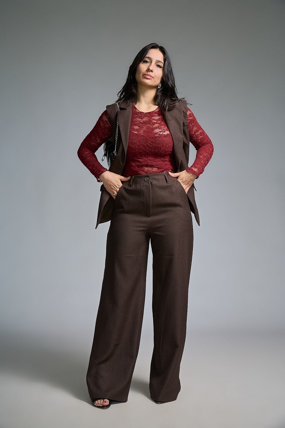 03 conjunto pantalona com bolso faca e colete alongado com bolso falso e cinto maria