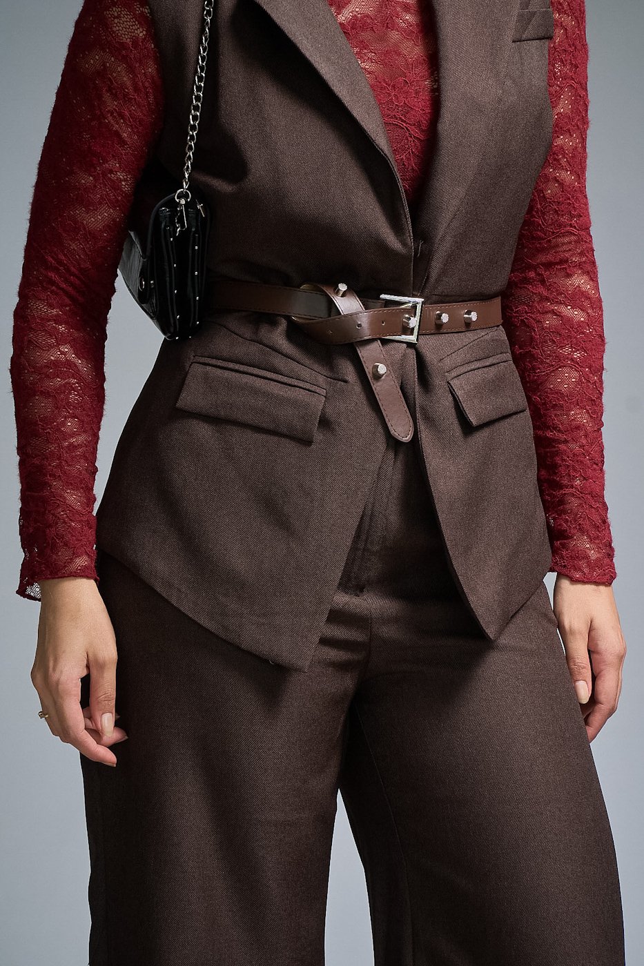 04 conjunto pantalona com bolso faca e colete alongado com bolso falso e cinto maria