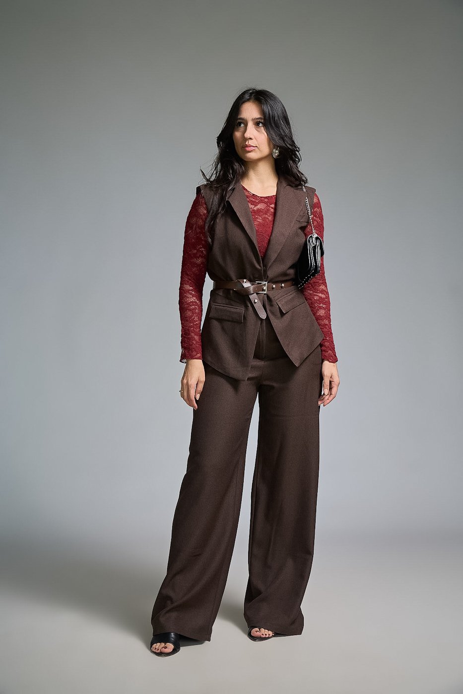 05 conjunto pantalona com bolso faca e colete alongado com bolso falso e cinto maria