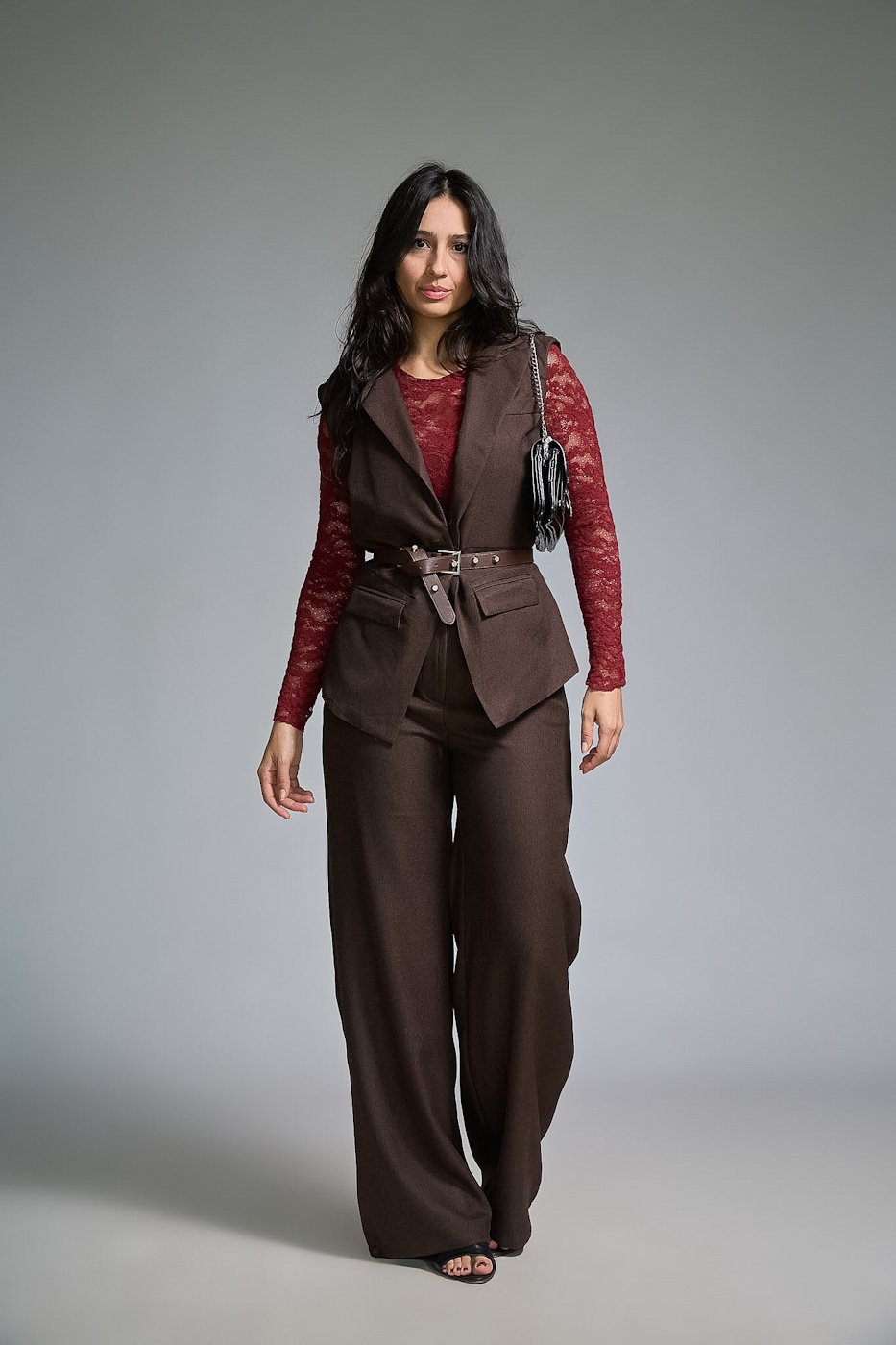 09 conjunto pantalona com bolso faca e colete alongado com bolso falso e cinto maria