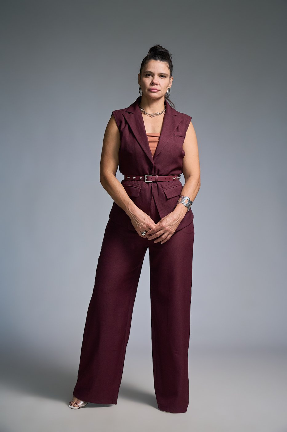 15 conjunto pantalona com bolso faca e colete alongado com bolso falso e cinto maria