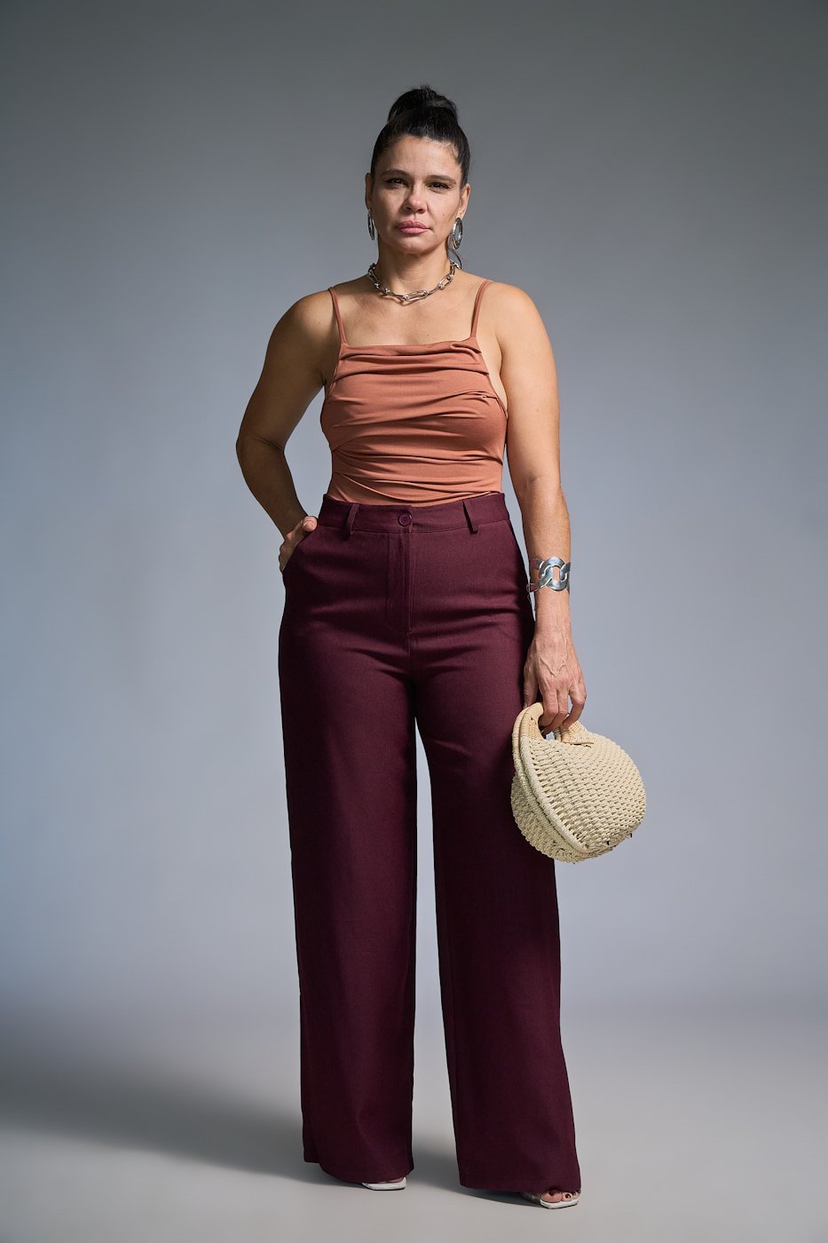 22 conjunto pantalona com bolso faca e colete alongado com bolso falso e cinto maria
