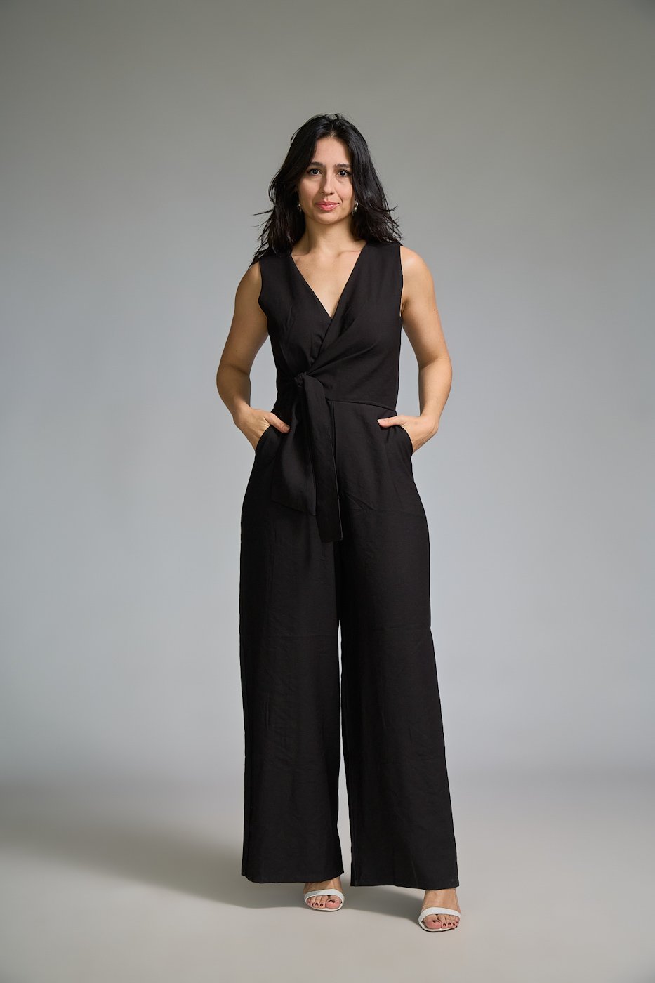 02 macacao feminino viscolinho com alca e decote transpassado pantalona helena