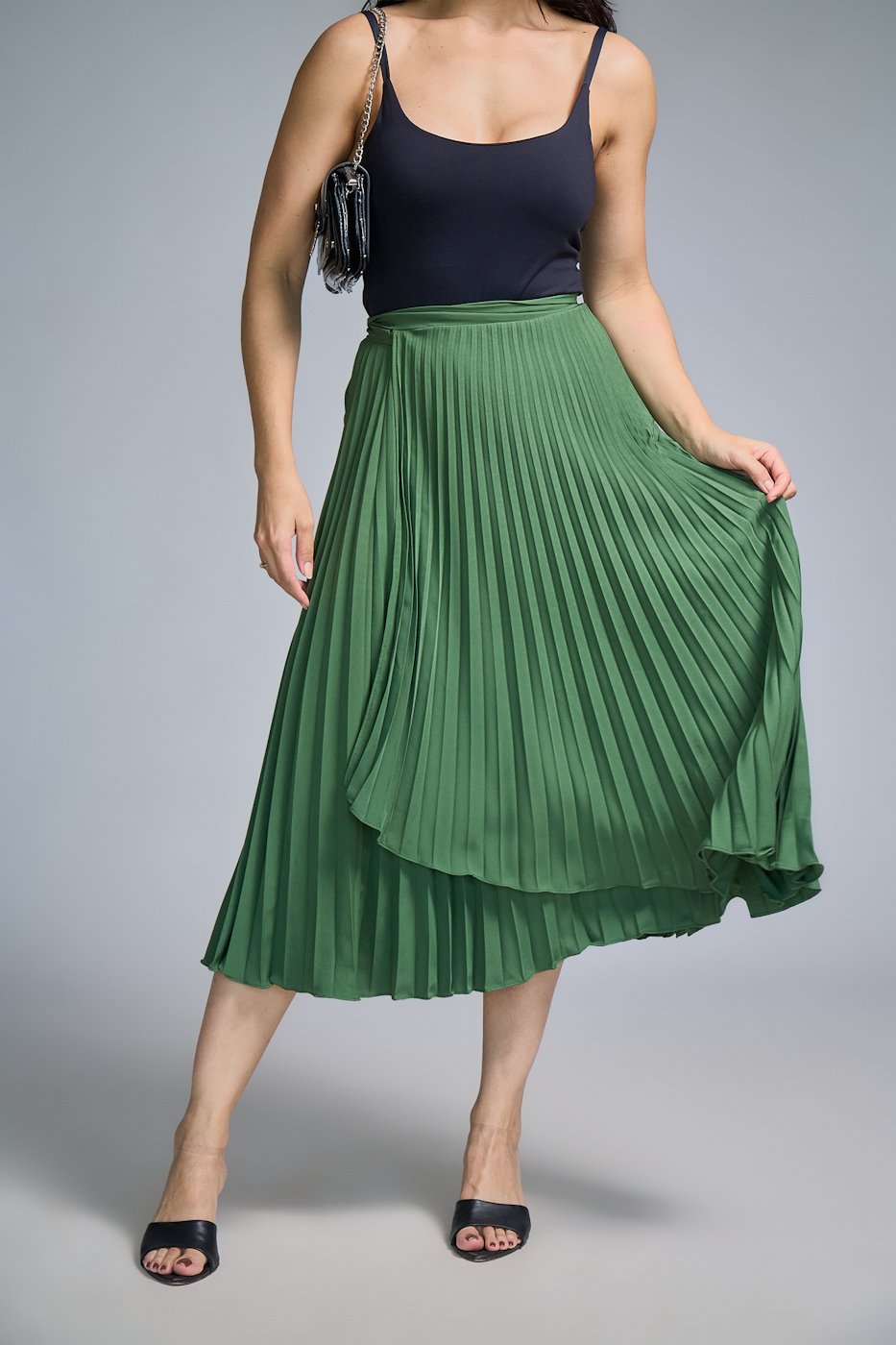 54 saia feminina plissada envelope midi madu