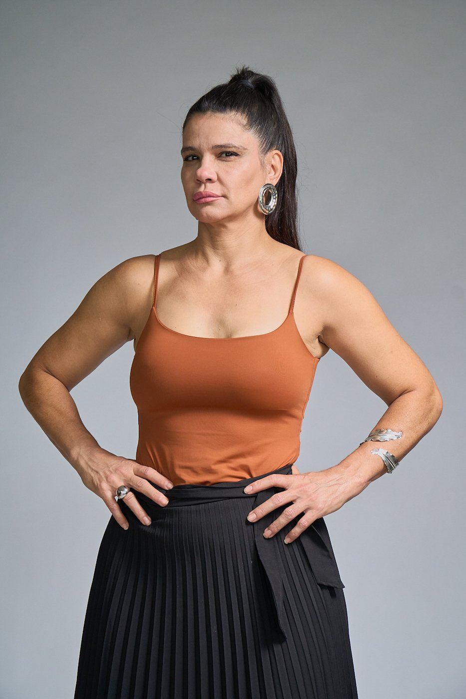 63 saia feminina plissada envelope midi madu