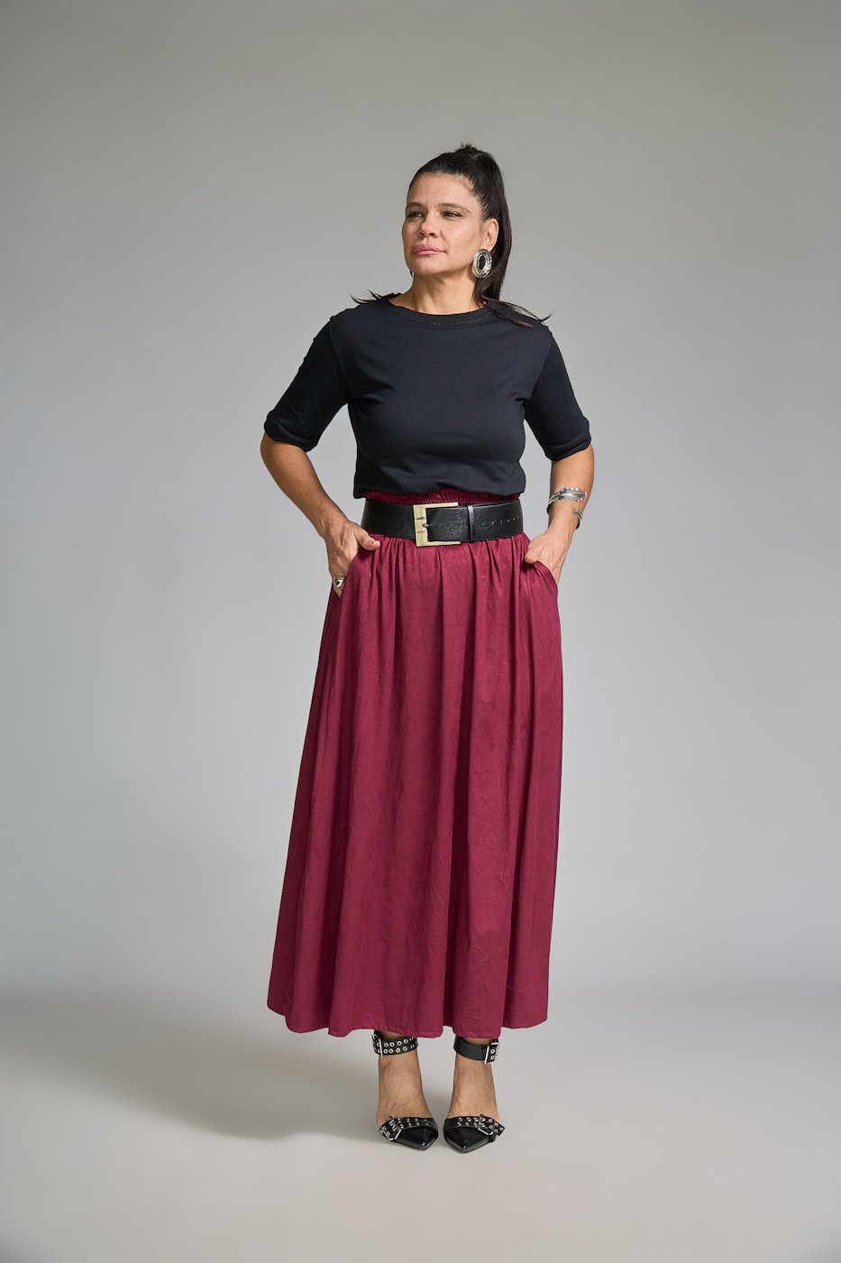 10 saia midi com elastico na cintura e bolso faca com fenda lateral larissa