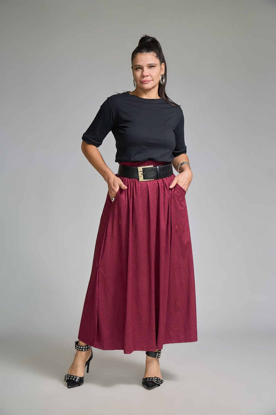 11 saia midi com elastico na cintura e bolso faca com fenda lateral larissa