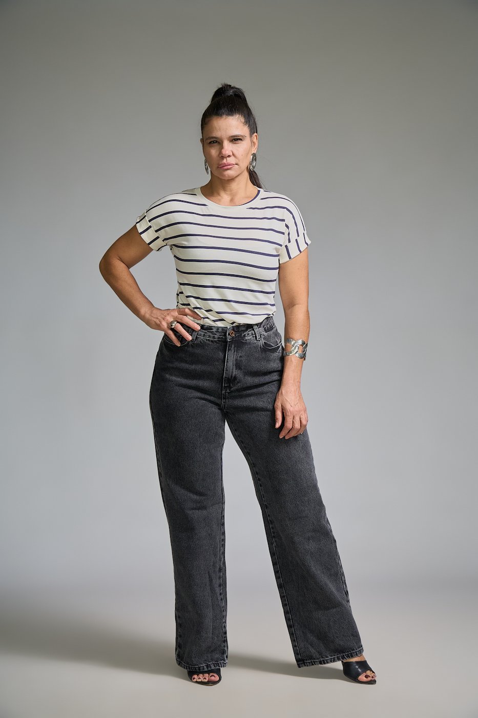 05 camiseta listrada gola redonda dobra manga mila