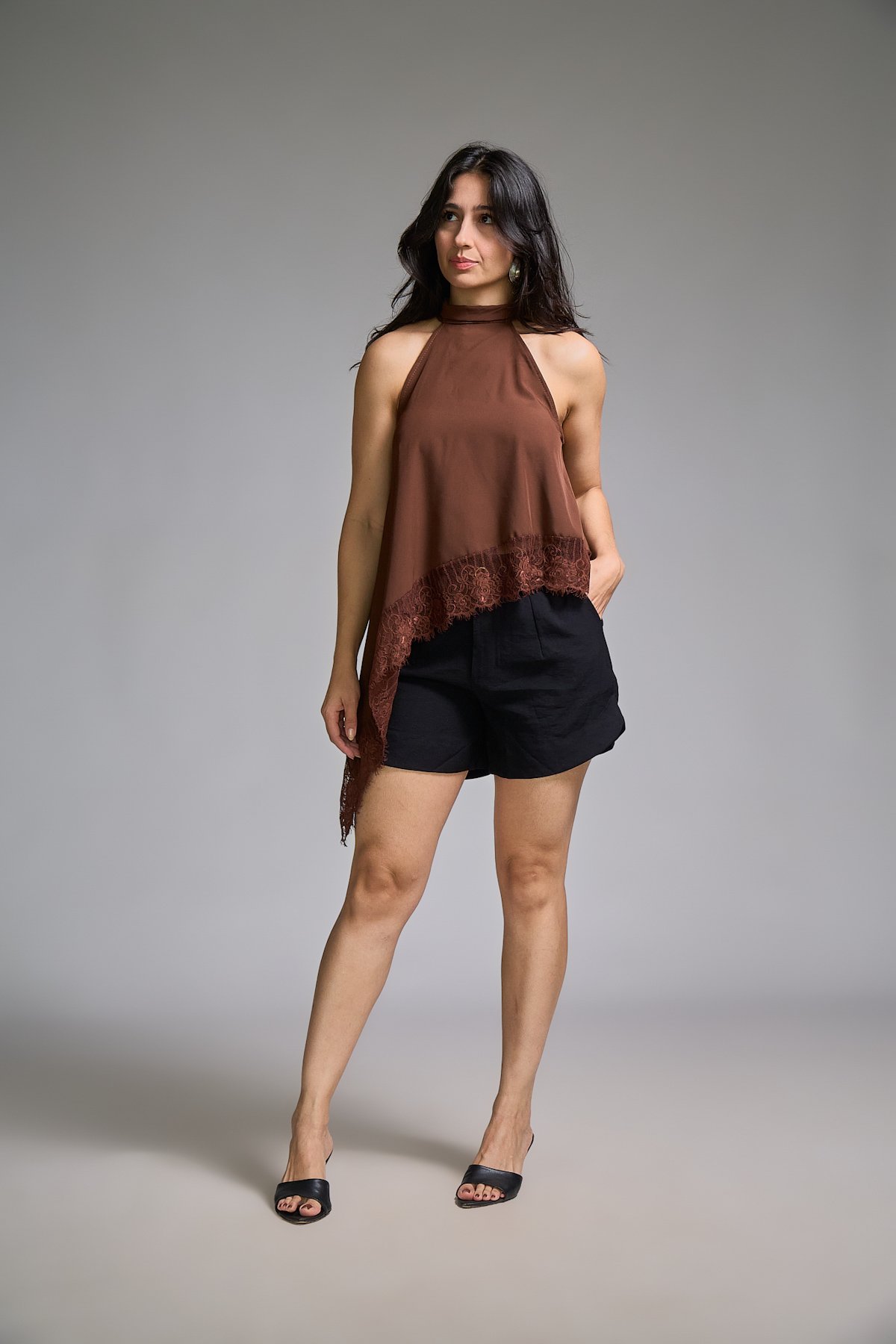 05 blusa gola alta frente unica com bico lateral e renda ellen