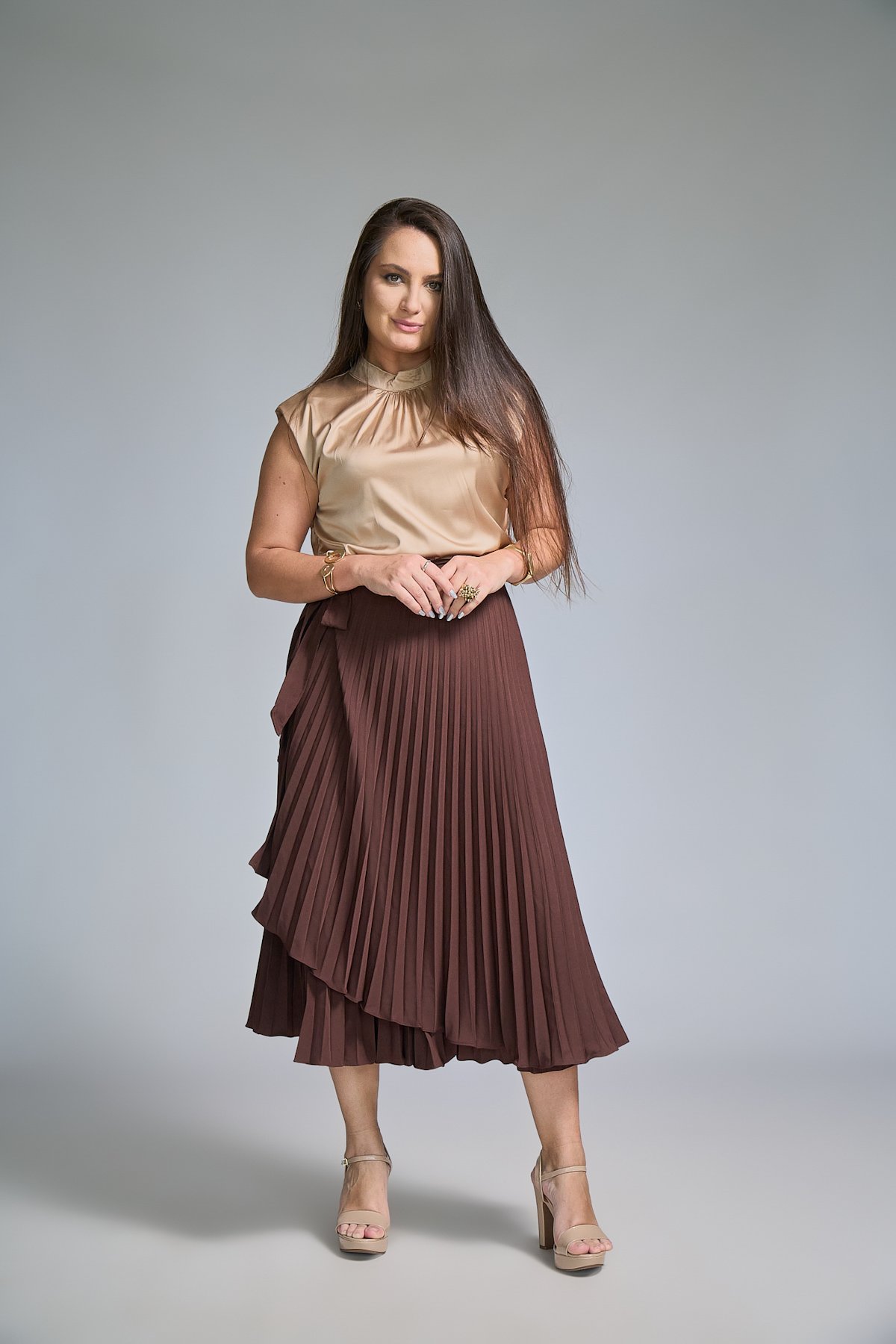 02 regata feminina acetinada com gola pregas taina