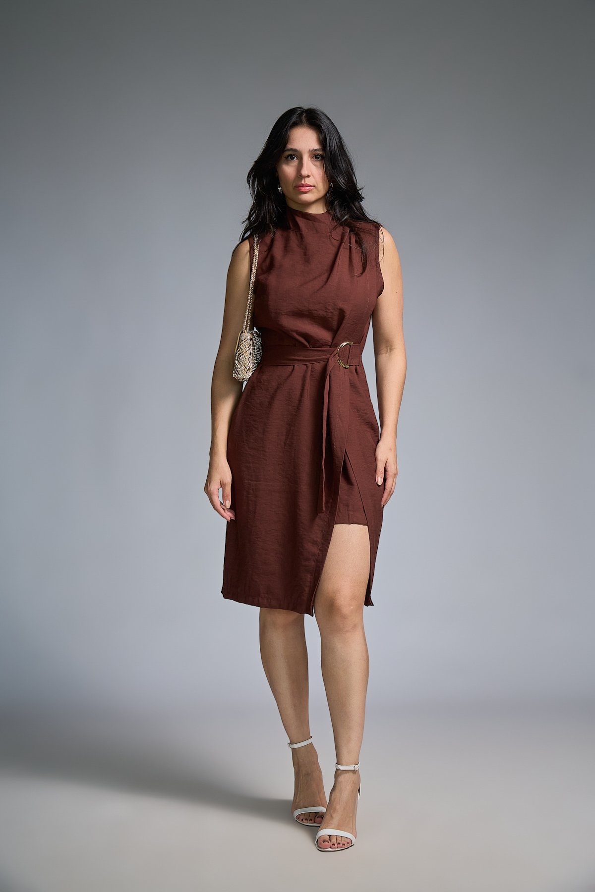 04 vestido gola alta com cinto faixa e fivela com recorte sobreposto gabi