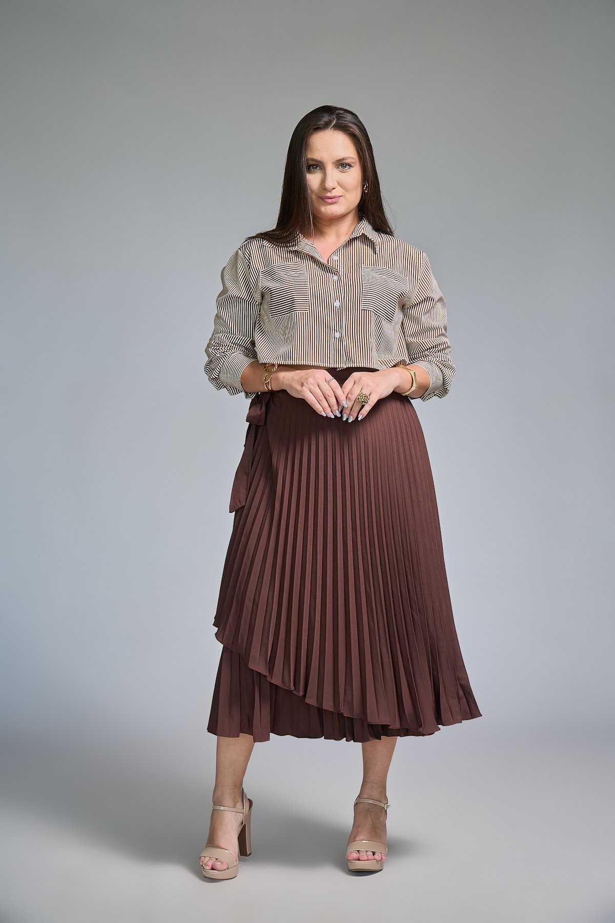 08 camisa cropped listrada com bolsos na frente ana