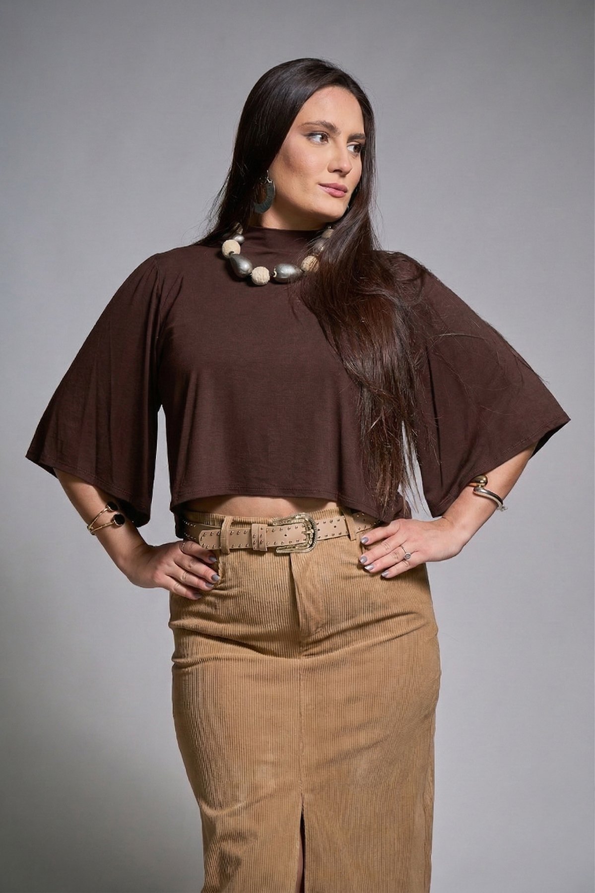 19 blusa cropped de malha e manga ampla com gola alta nic