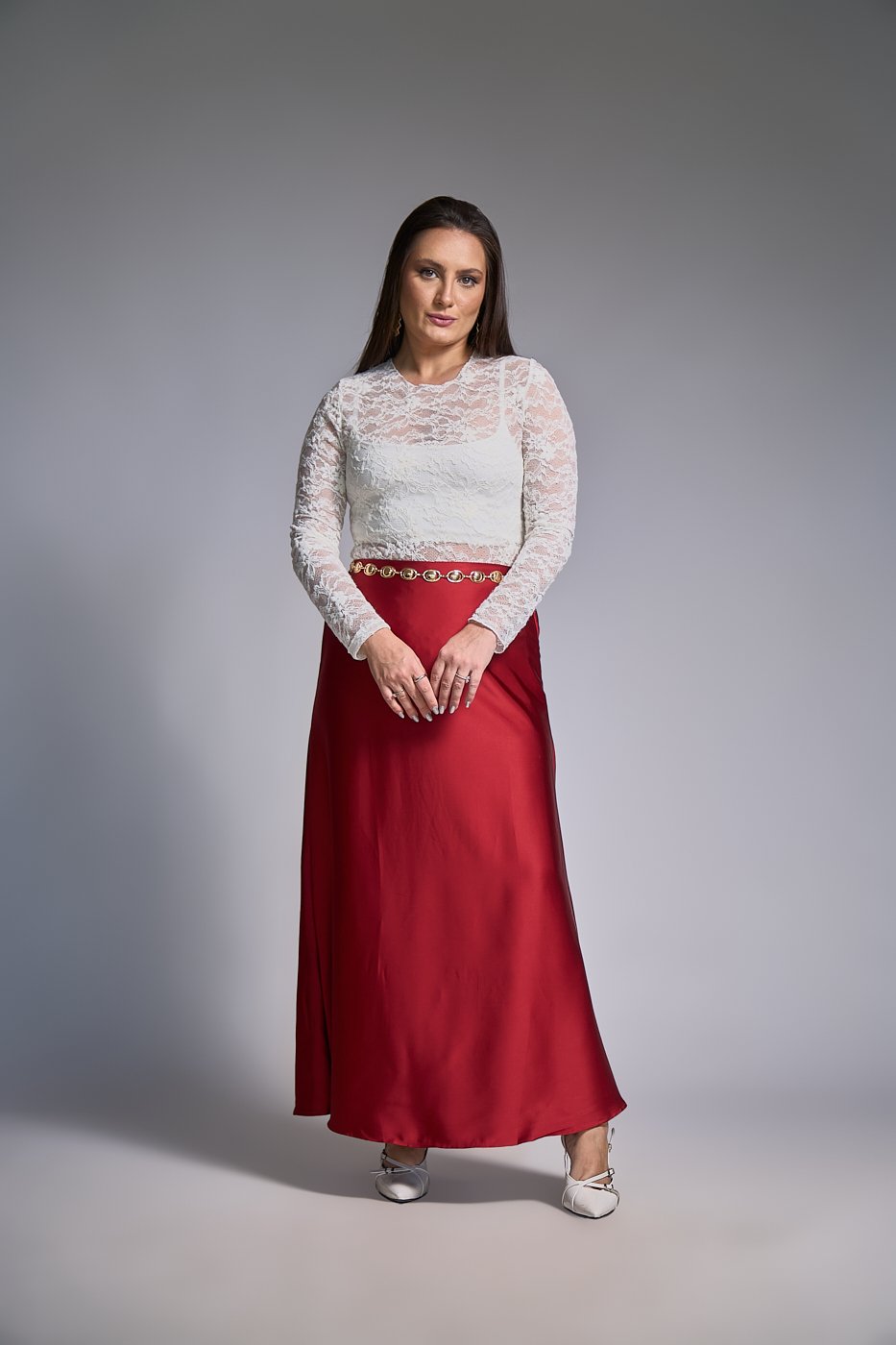 17 blusa de renda com manga longa e gola redonda lauana