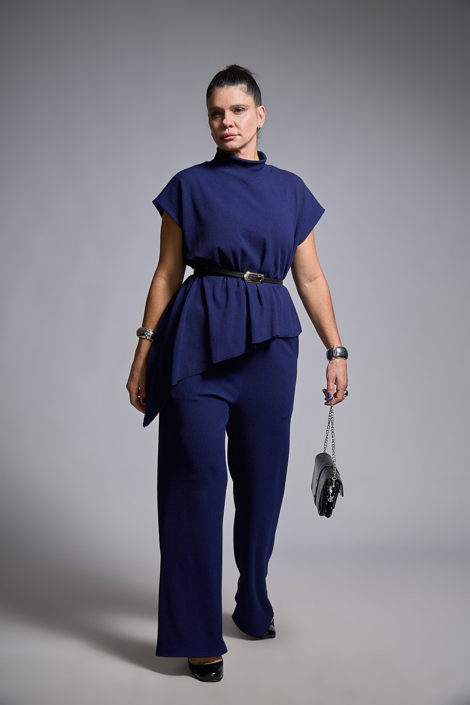 07 conjunto pantalona e blusa ampla assimetrica sem manga com gola alta beatriz