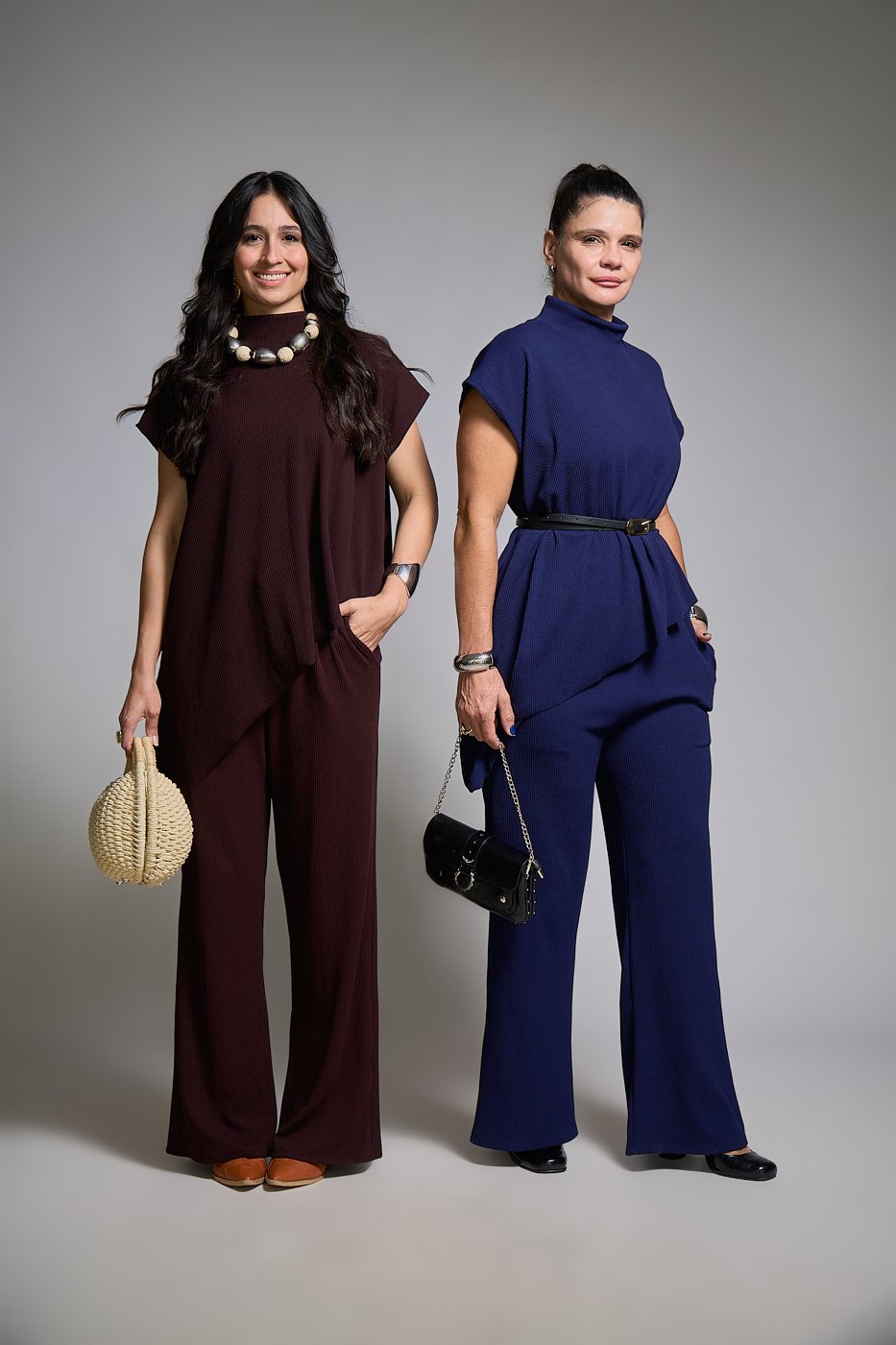 11 conjunto pantalona e blusa ampla assimetrica sem manga com gola alta beatriz