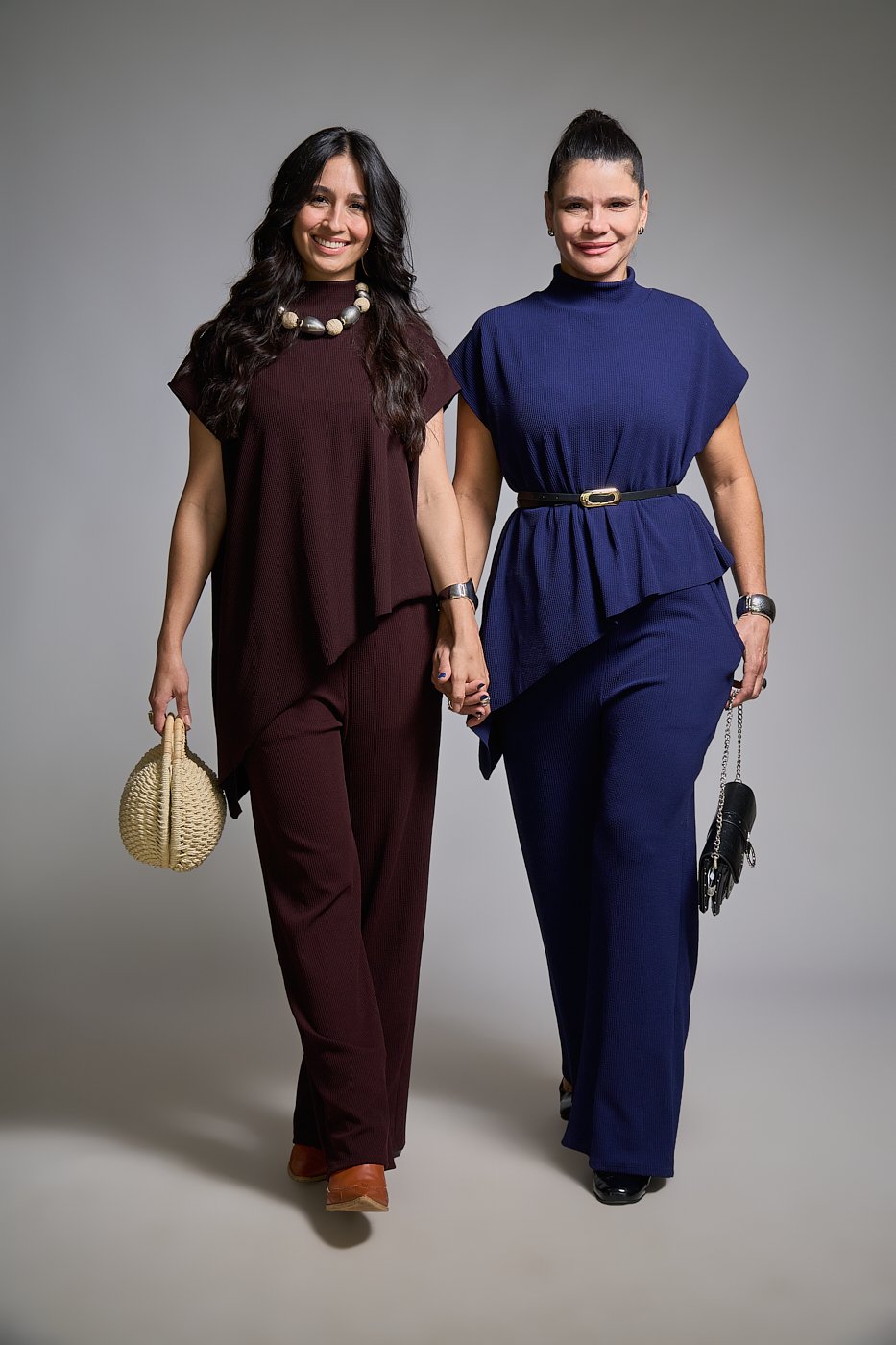12 conjunto pantalona e blusa ampla assimetrica sem manga com gola alta beatriz