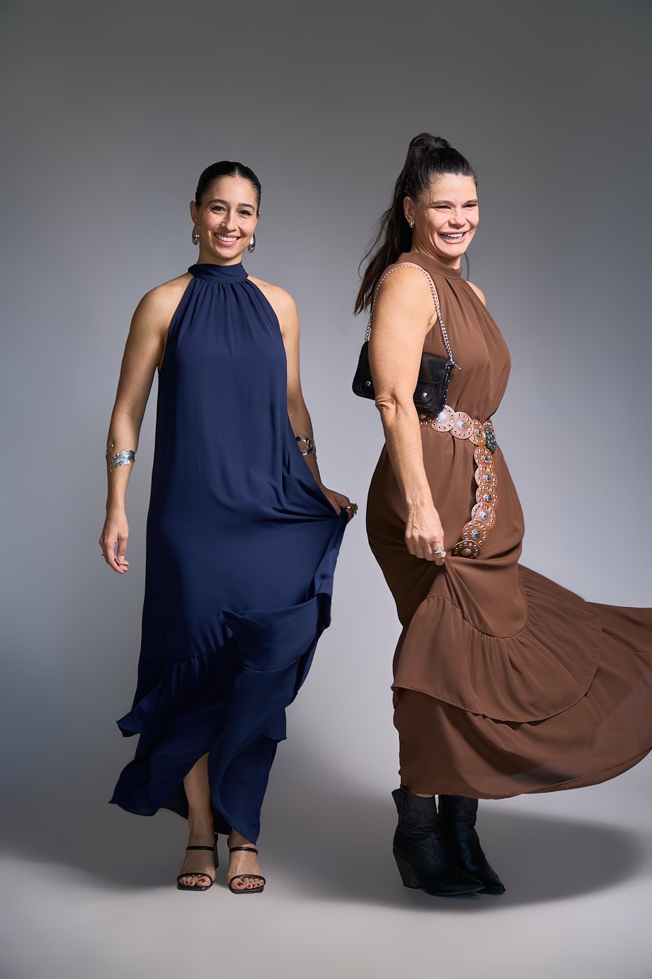 22 vestido longo de frente unica com amarracao no pescoco e babados na barra mia