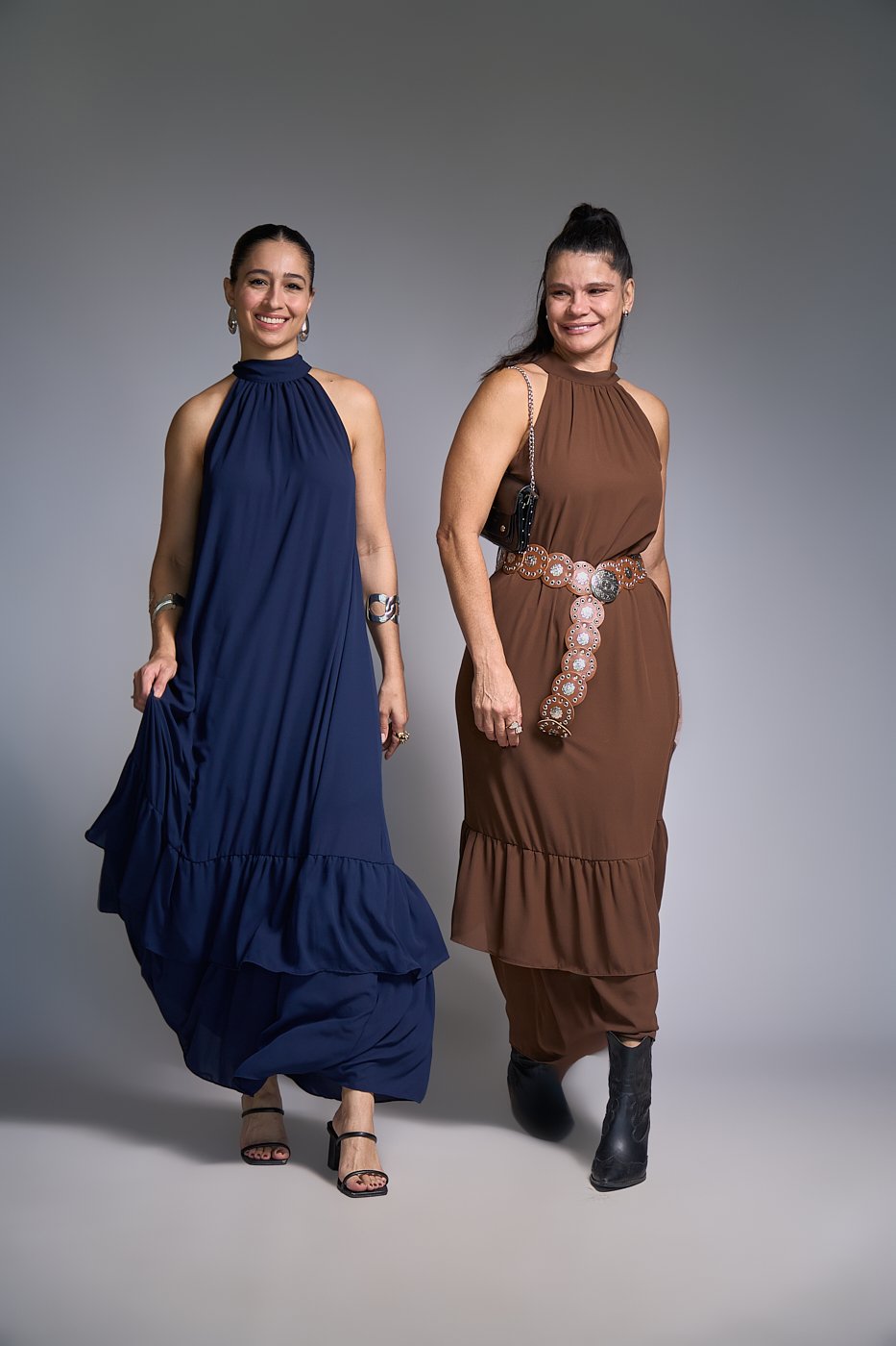 25 vestido longo de frente unica com amarracao no pescoco e babados na barra mia