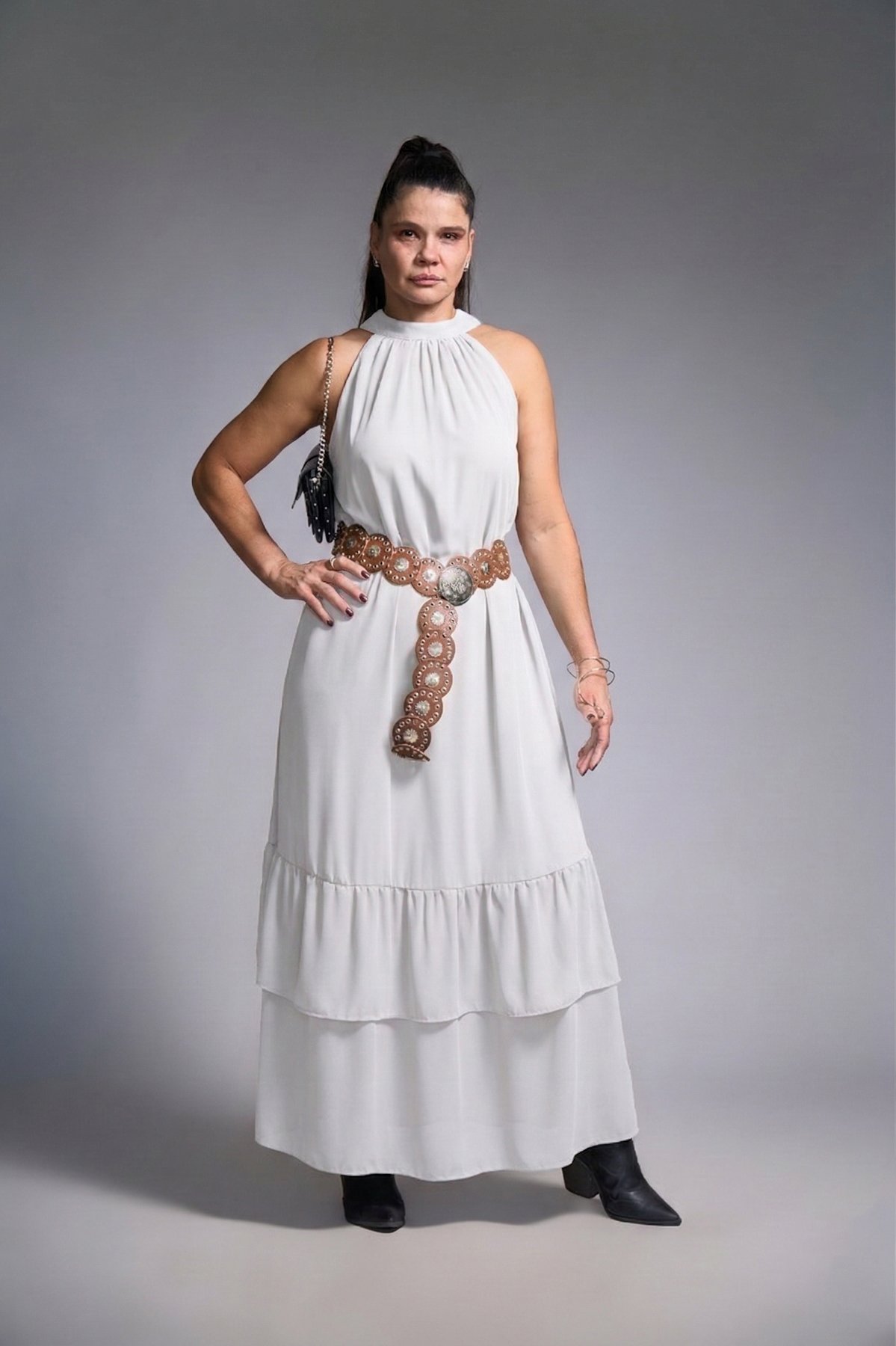 34 vestido longo de frente unica com amarracao no pescoco e babados na barra mia