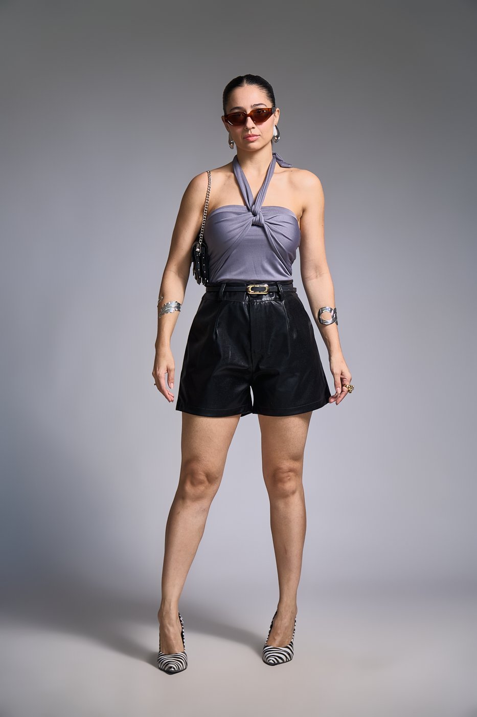 08 short em couro sintetico pu com bolso faca mili