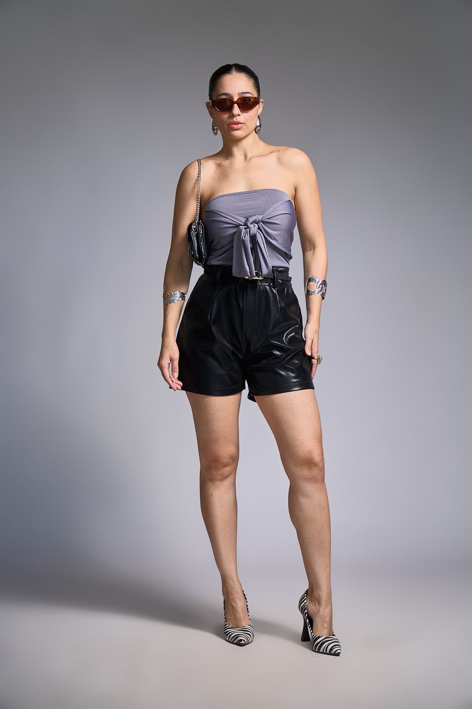 09 short em couro sintetico pu com bolso faca mili