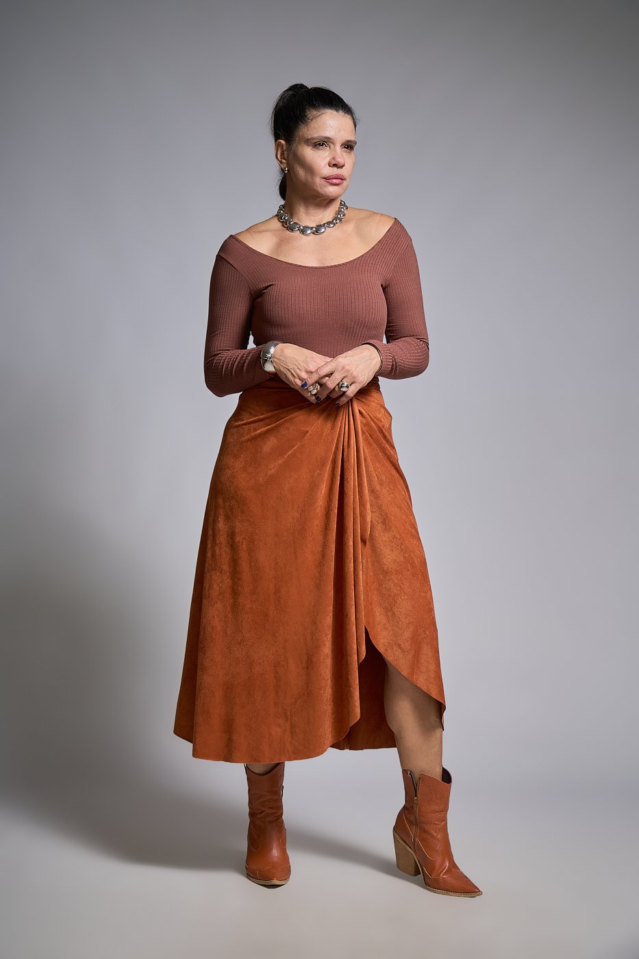 09 saia envelope mide de suede rafaela