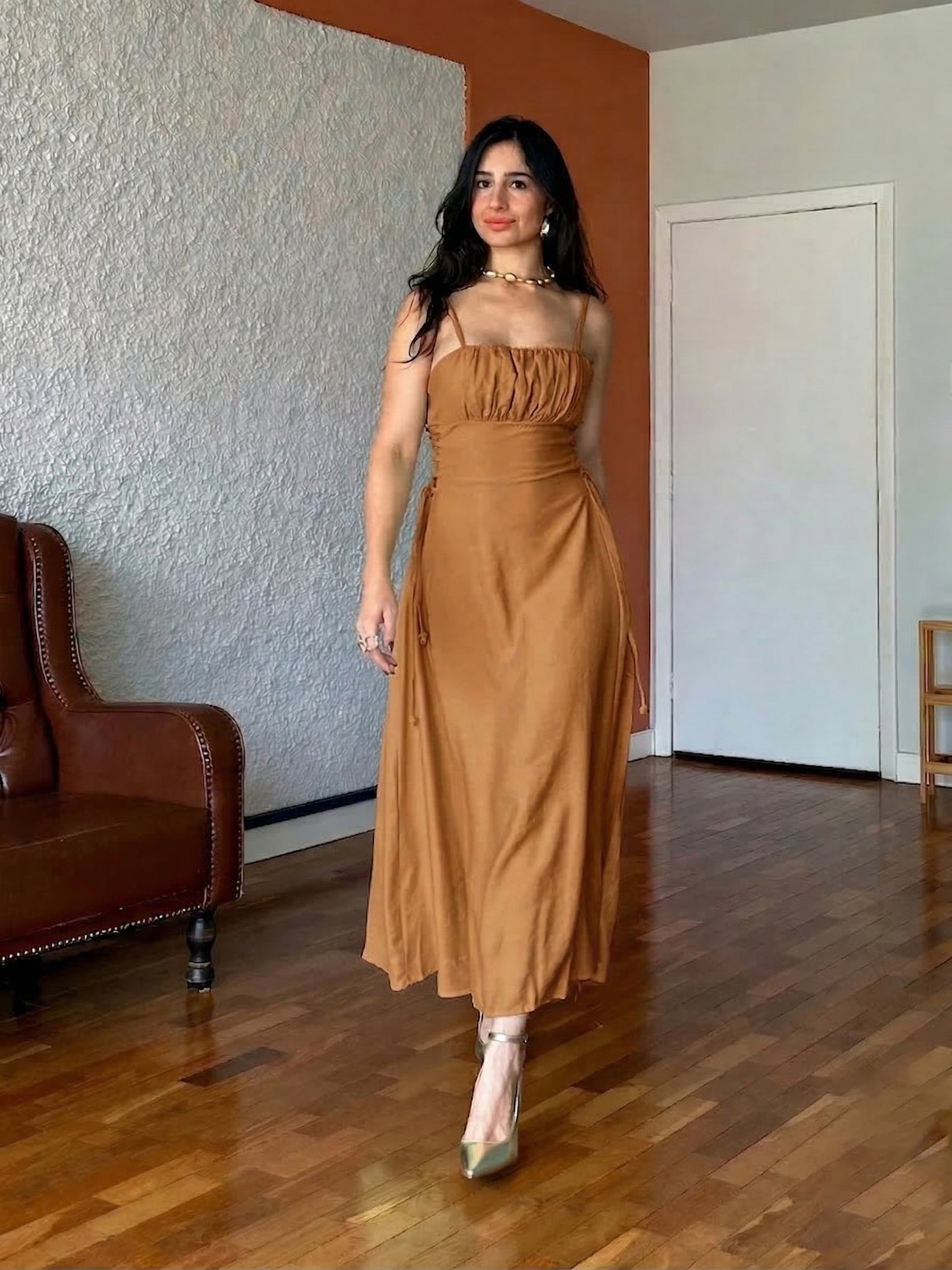 17 vestido feminino regulagens laterais com pregas no busto sara