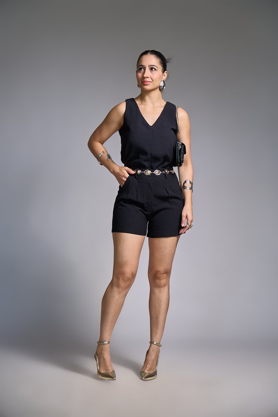 25 conjunto feminino regata com decote v e short social ambar