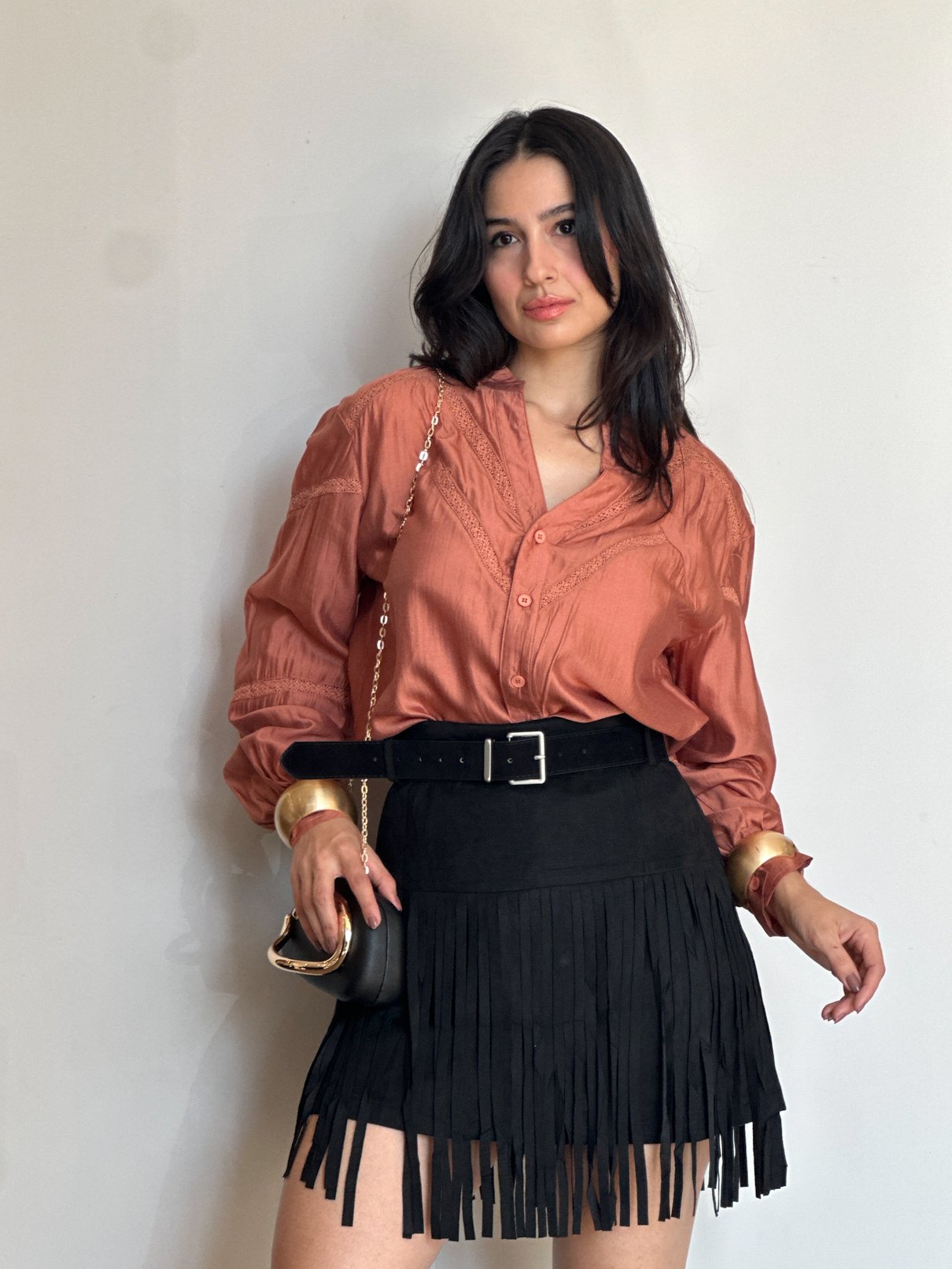 18 saia curta de suede com franja e cinto ally