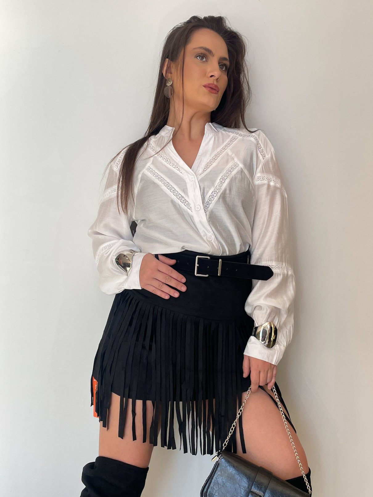 34 saia curta de suede com franja e cinto ally