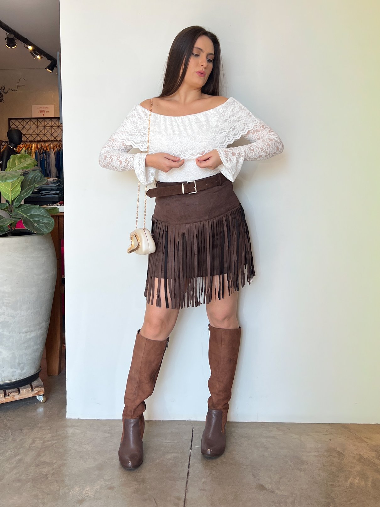 04 blusa cropped ombro a ombro com renda e manga boca de sino nicoli