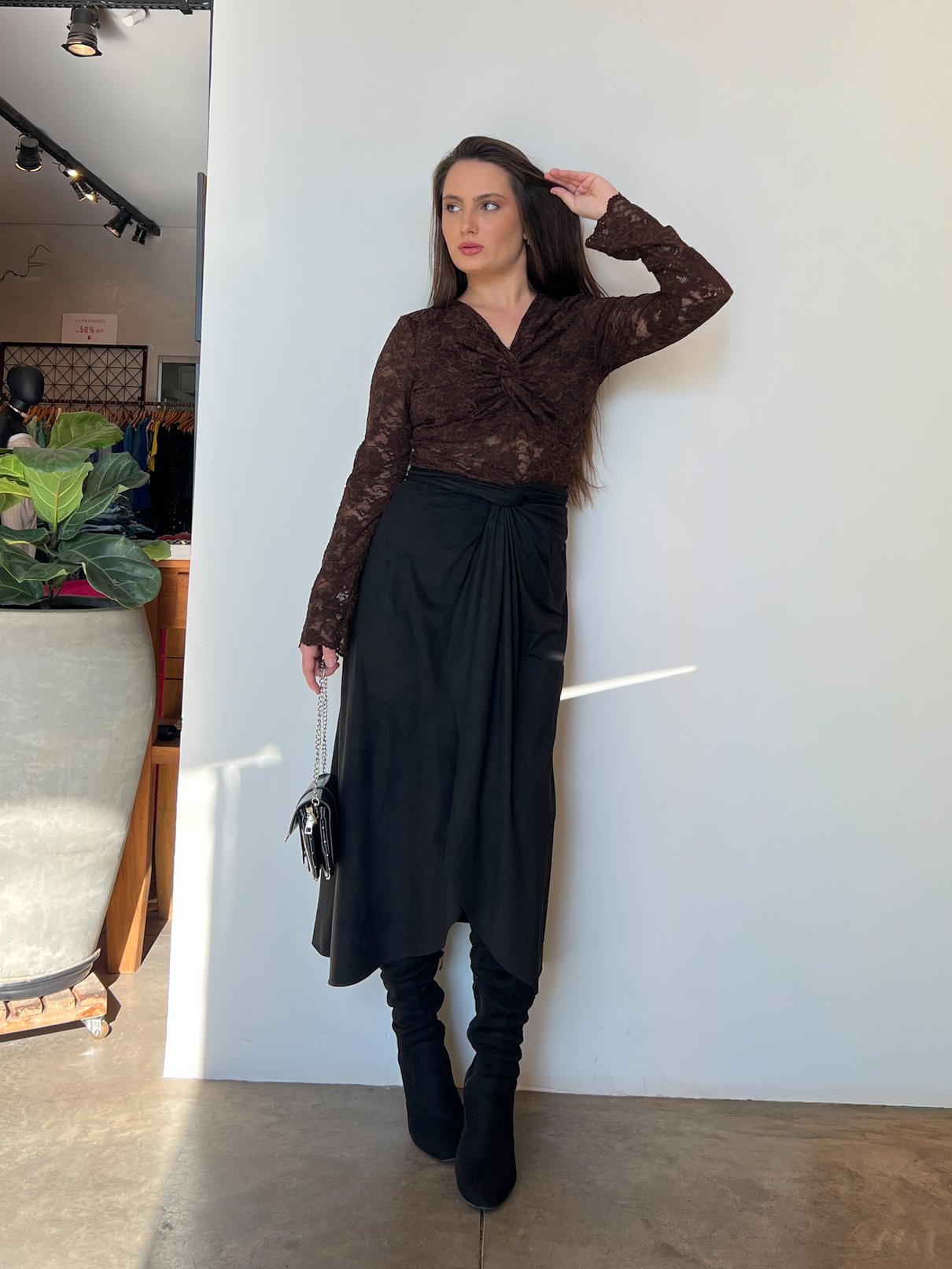 07 blusa de renda manga longa com decote no mileda