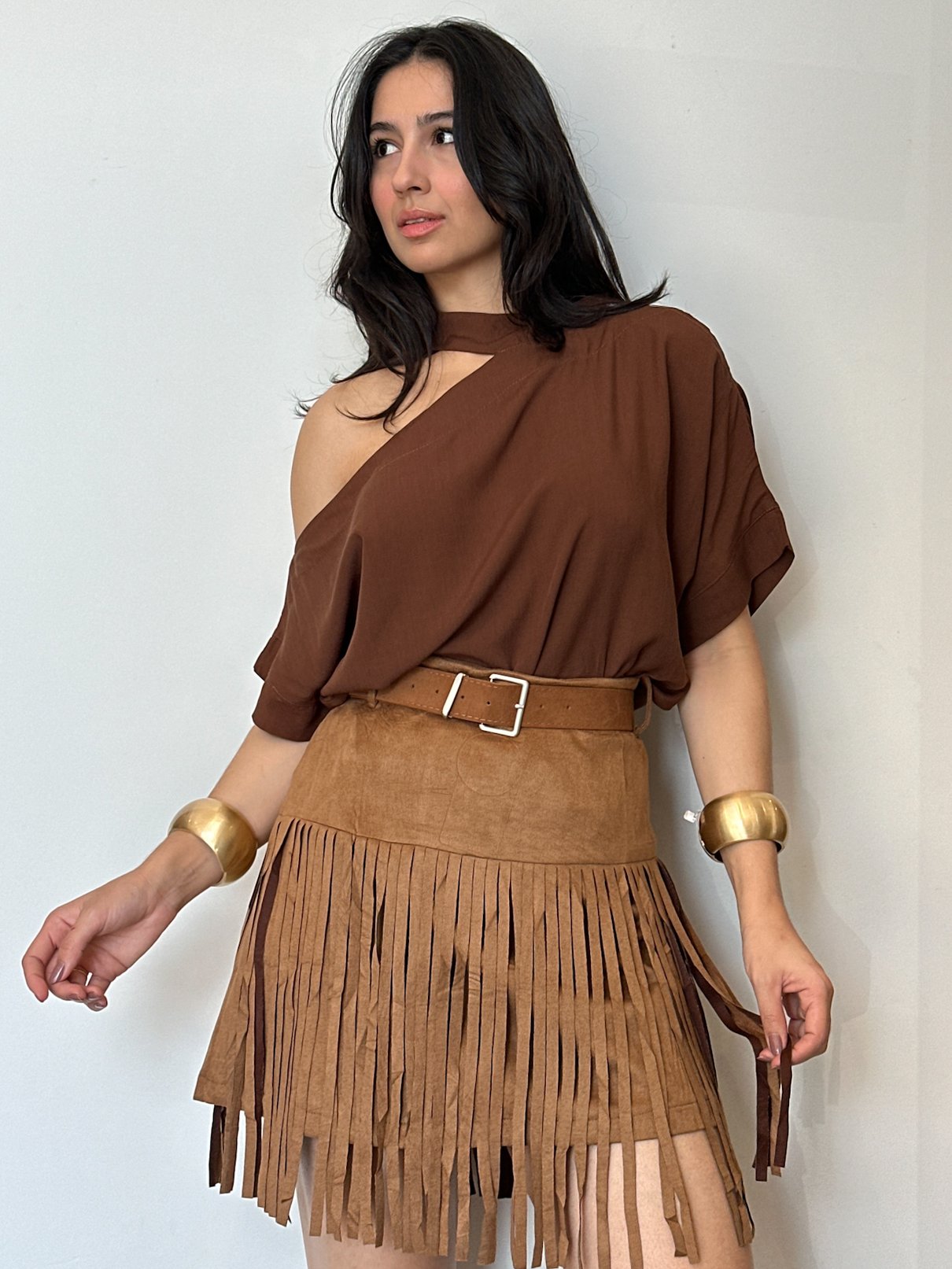 01 blusa ampla com gola botao ombro de fora paula