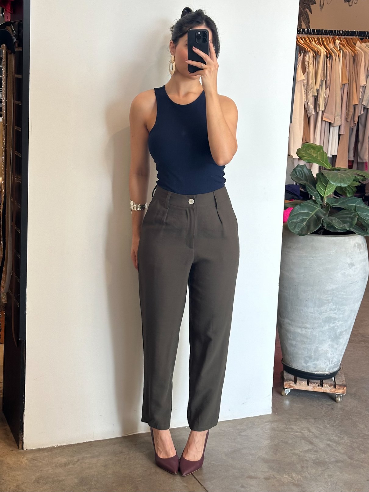21 calca feminina social cenoura com prega milene