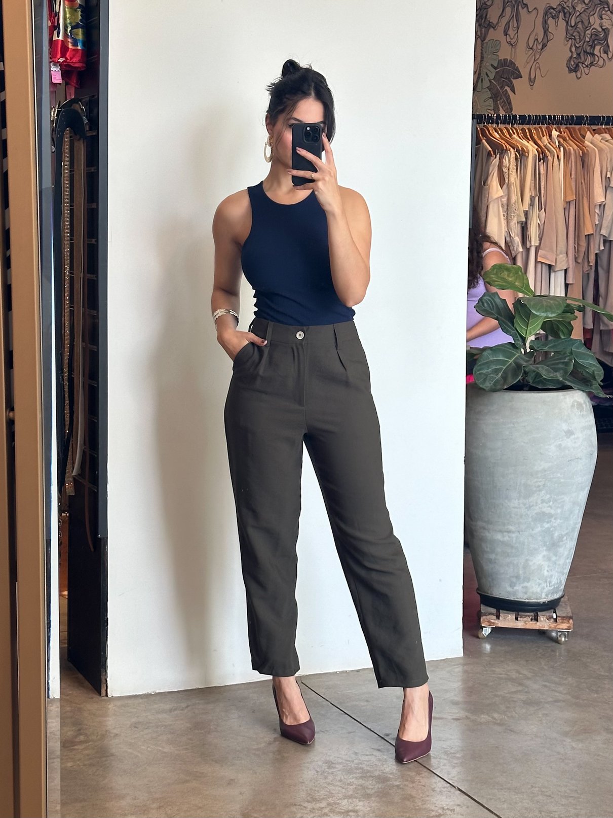 27 calca feminina social cenoura com prega milene