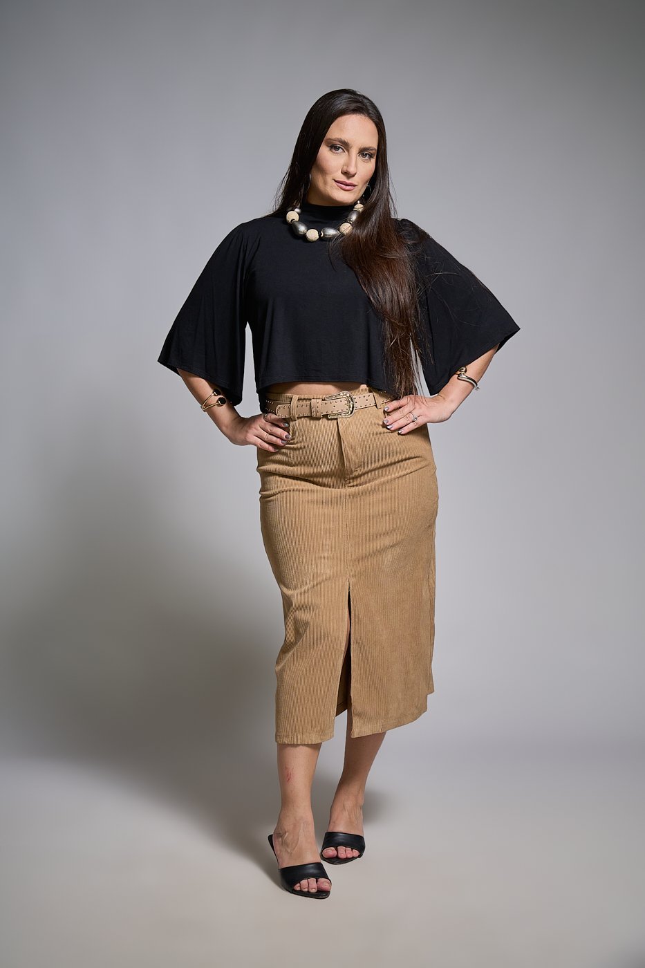 08 blusa cropped de malha e manga ampla com gola alta nic