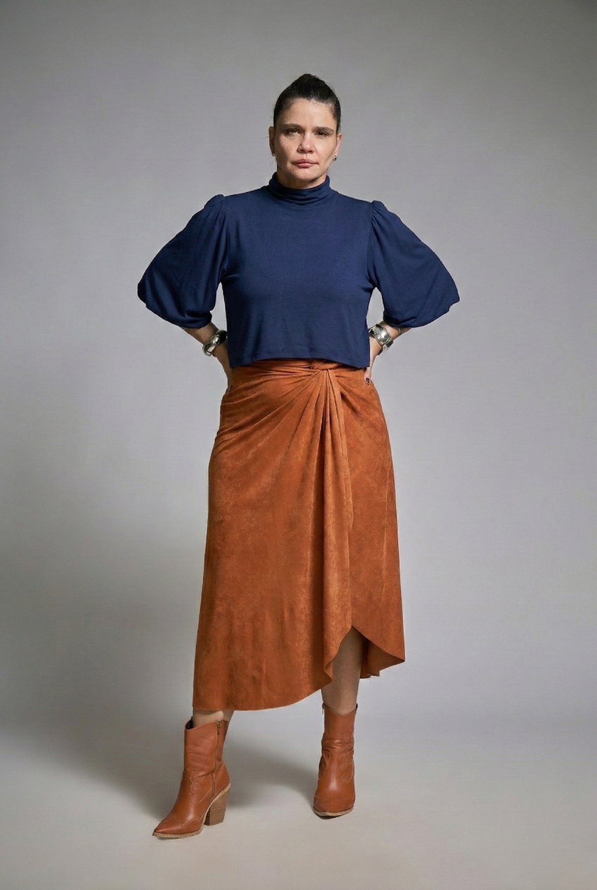 14 blusa cropped de malha e manga ampla com gola alta nic