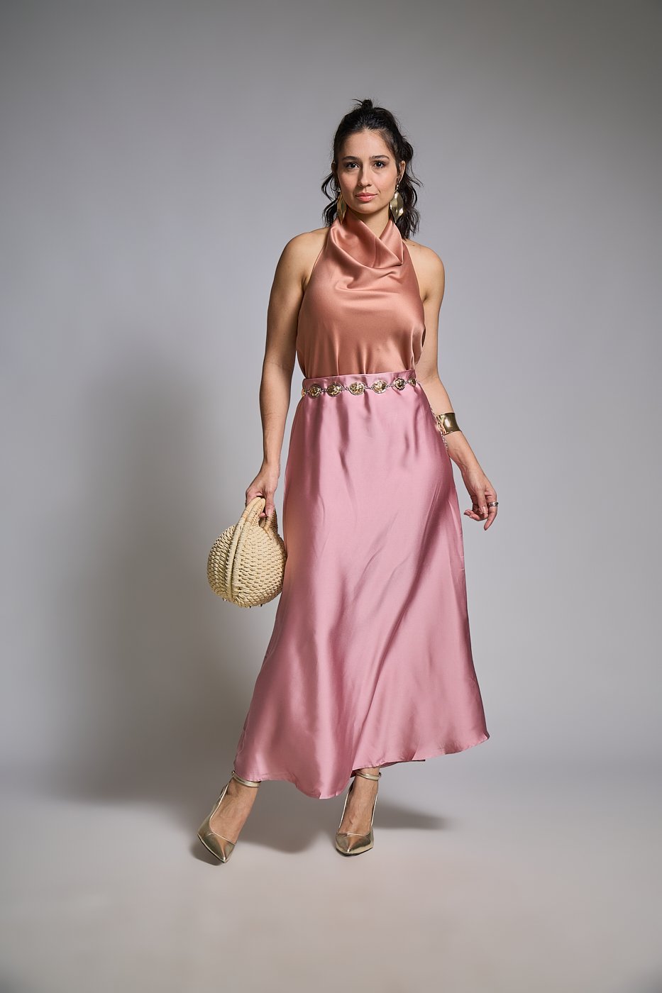 06 blusa cropped de malha e manga ampla com gola redonda rebeca