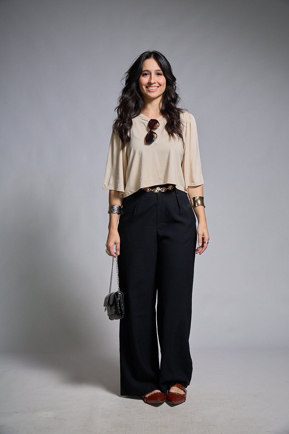 22 blusa cropped de malha e manga ampla com gola redonda rebeca