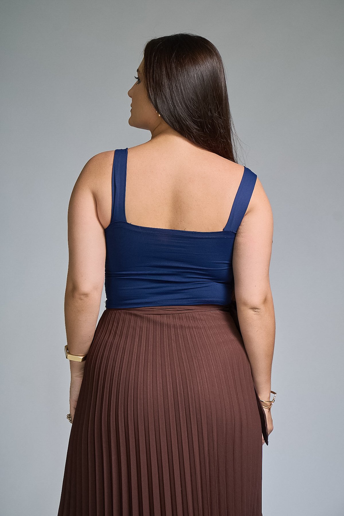 05 top cropped de poliamida com bojo e alca larga lilian