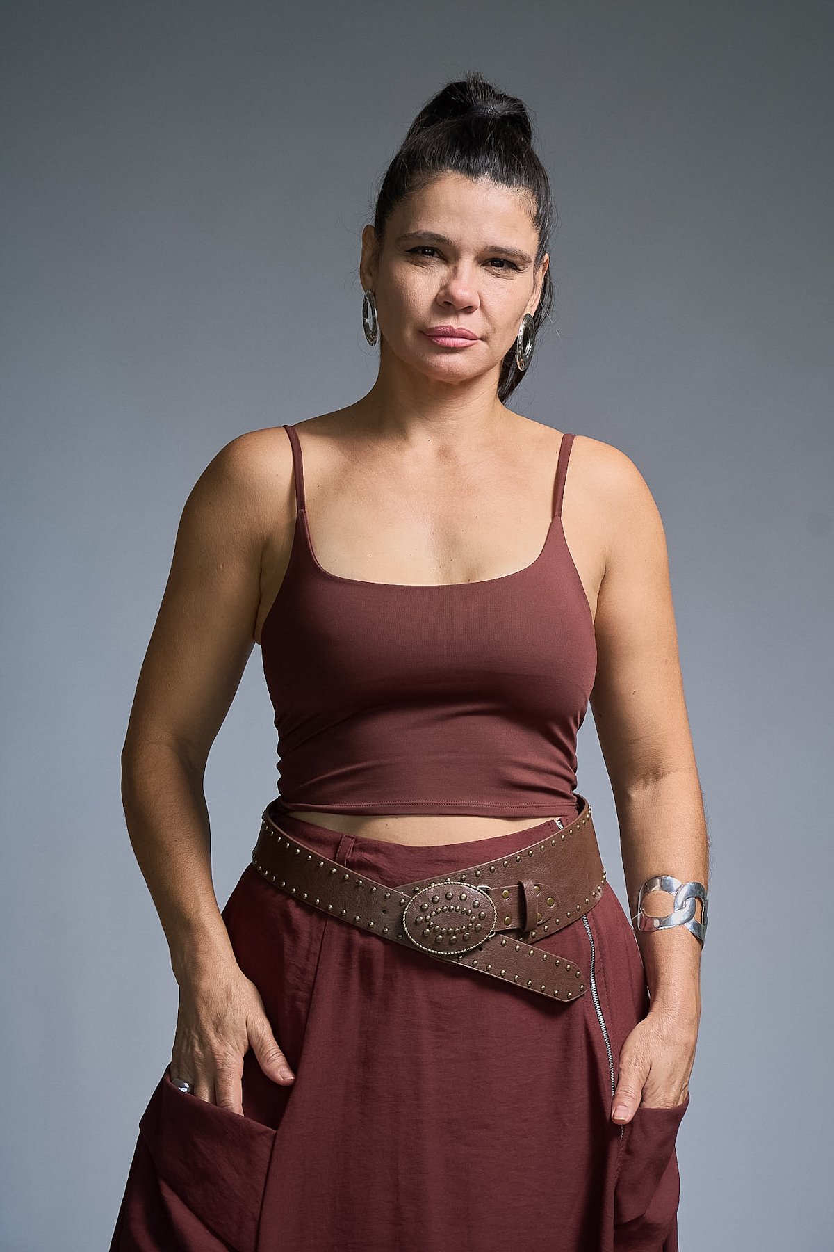 01 top cropped de poliamida com alca fina bia