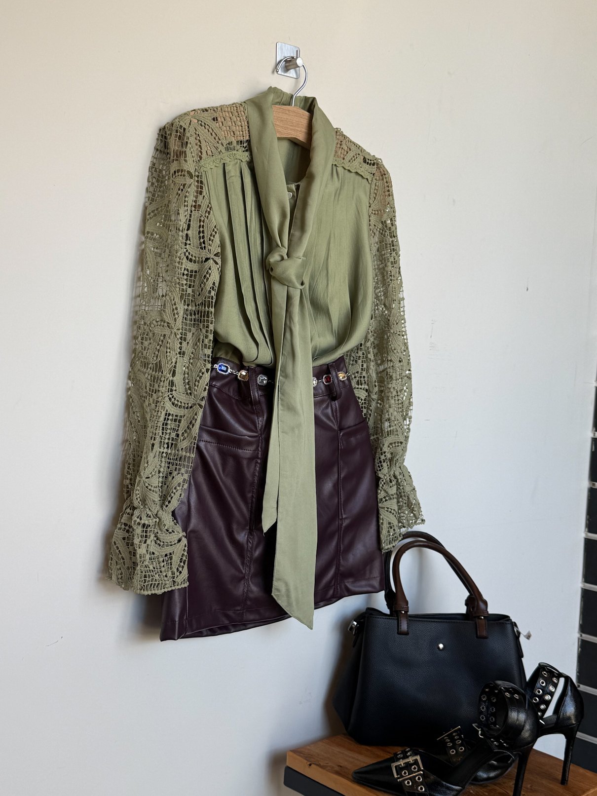 01 camisa manga de gripir e gravata com pregas vitoria