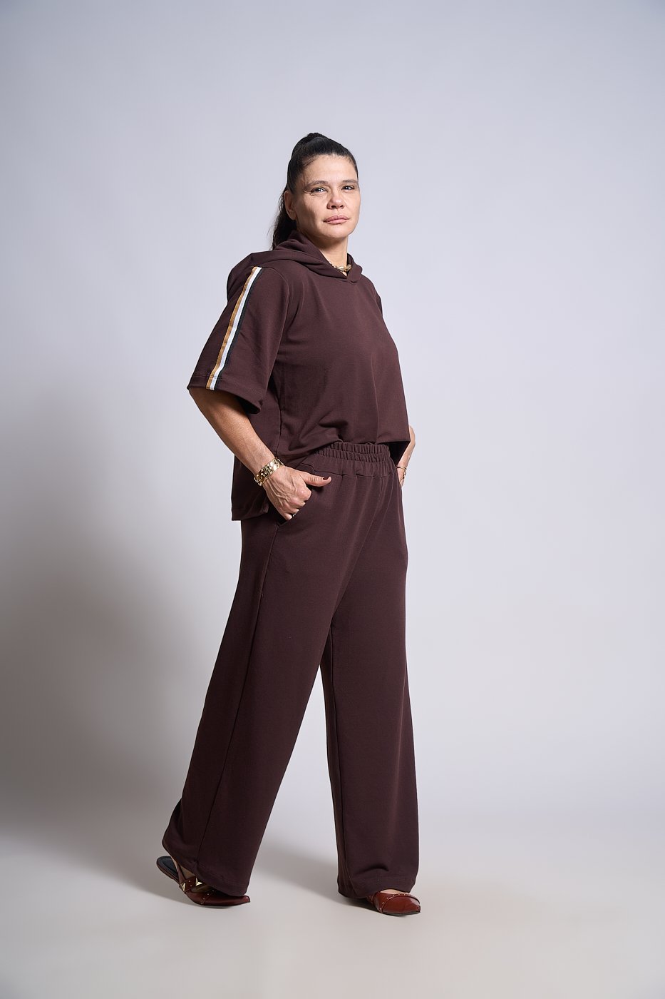 03 conjunto de moletinho e calca over com faixa esportiva e gola grande mayra