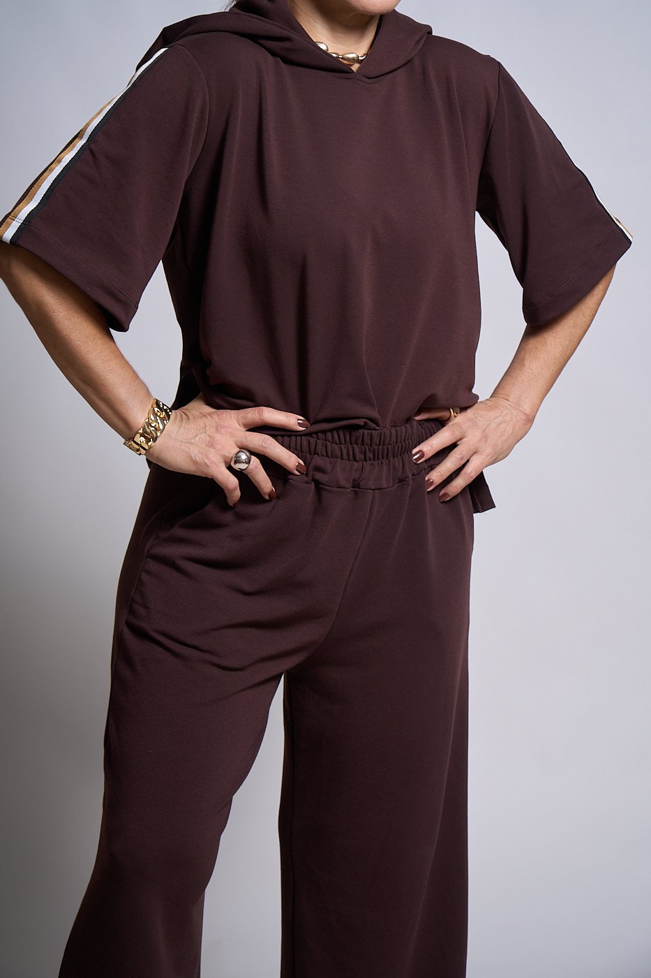 07 conjunto de moletinho e calca over com faixa esportiva e gola grande mayra