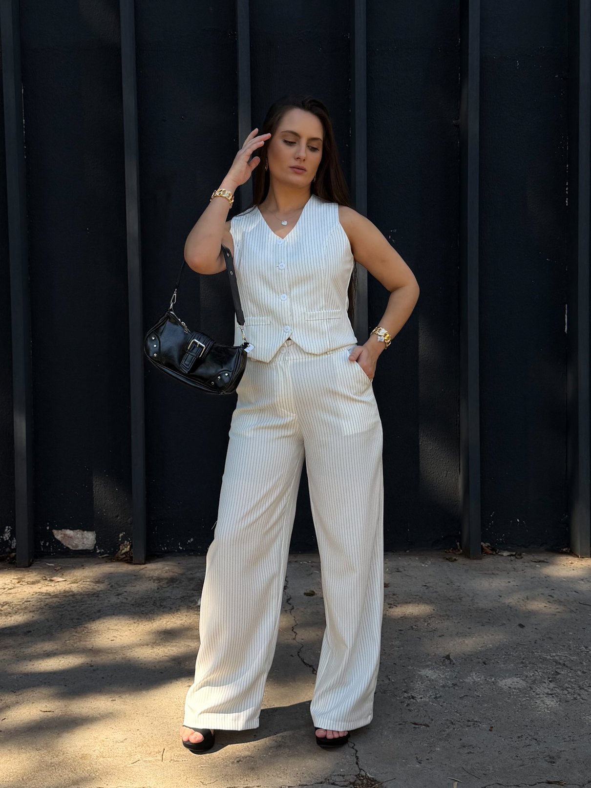 13 conjunto risca de giz com calca pantalona e colete curto isabel