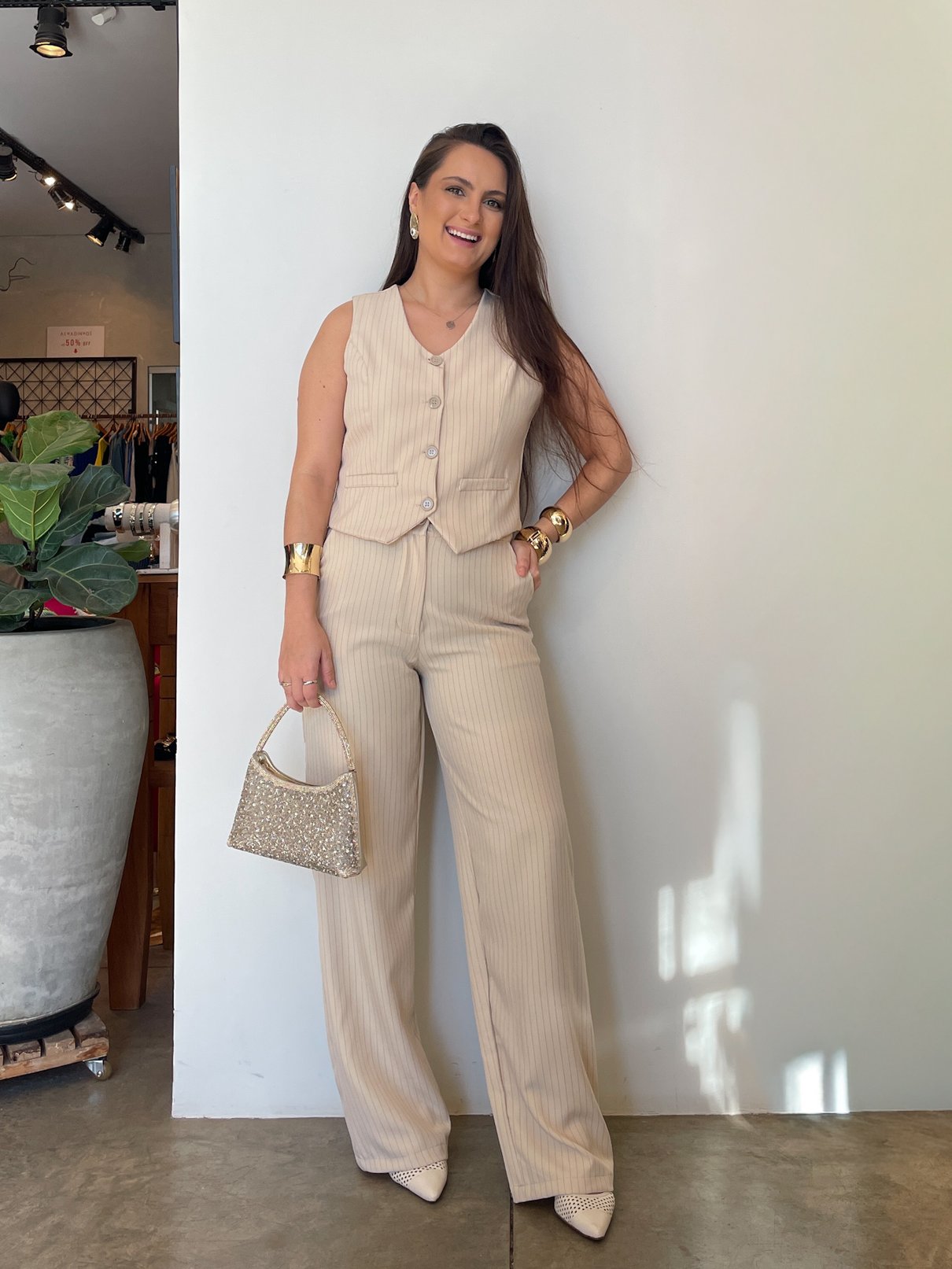 32 conjunto risca de giz com calca pantalona e colete curto isabel